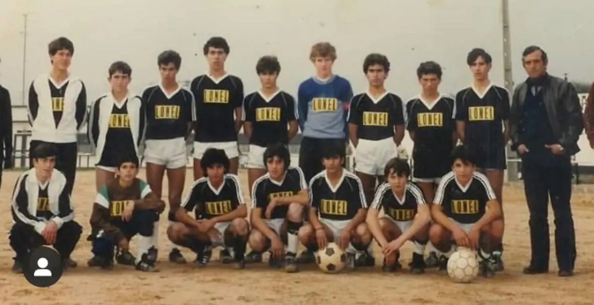 Nuno, (no centro, atrás, com camisola mais clara), com a sua equipa do Goleganense