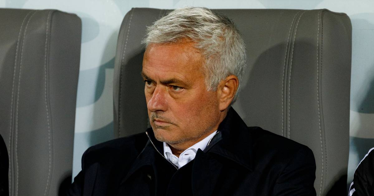 José Mourinho: “Agarro-me aos primeiros 15 minutos da segunda parte e digo: atropelámos"