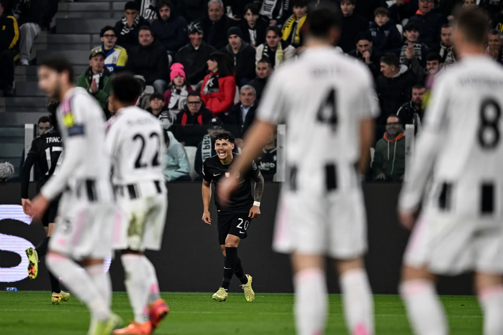 O Sporting entrou em Turim a ser um desassossego tremendo. Só que, depois, sossegou