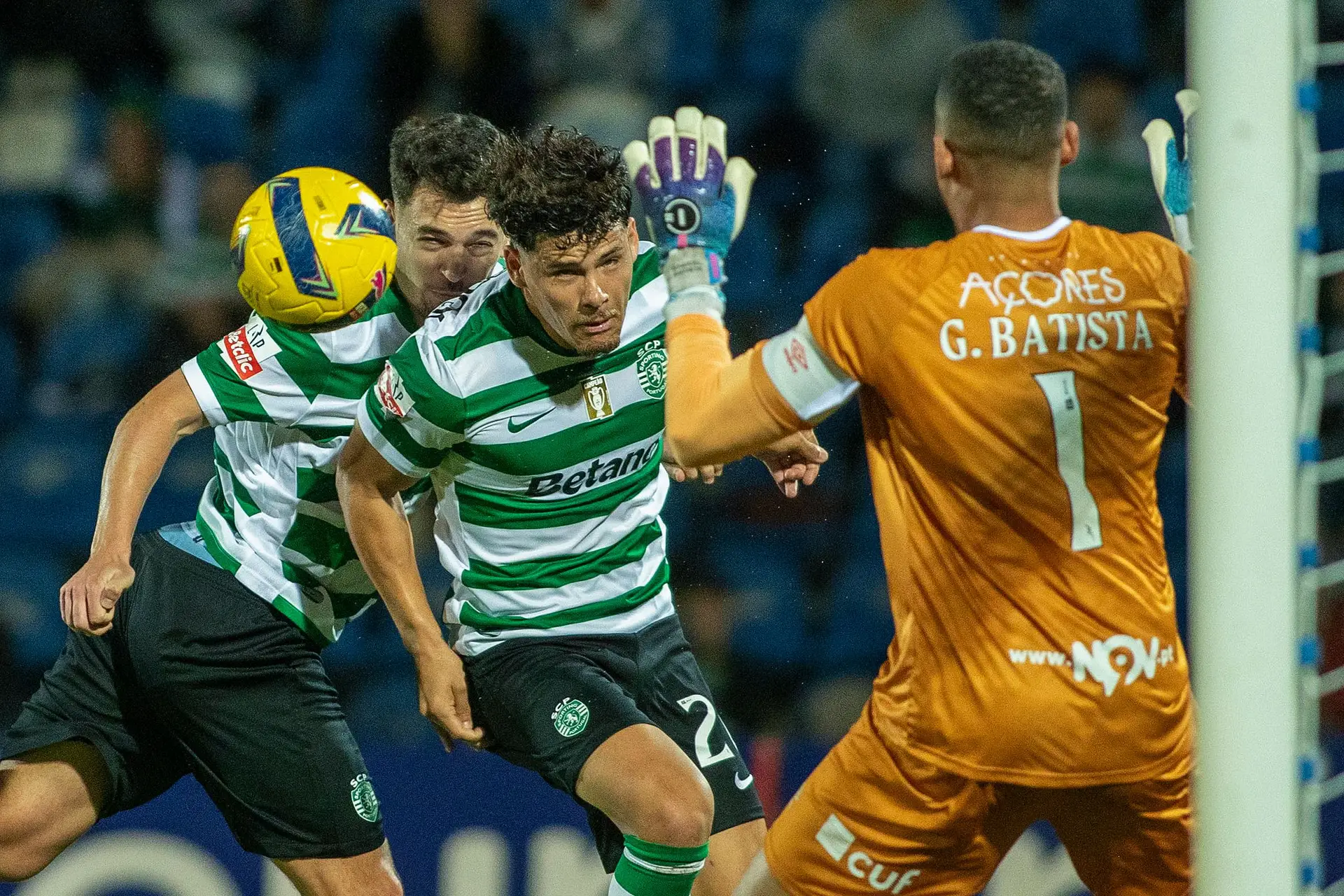 Sporting andou a menos uma hora nos Açores - até aparecer um fantasma e a cabeça de Hjulmand