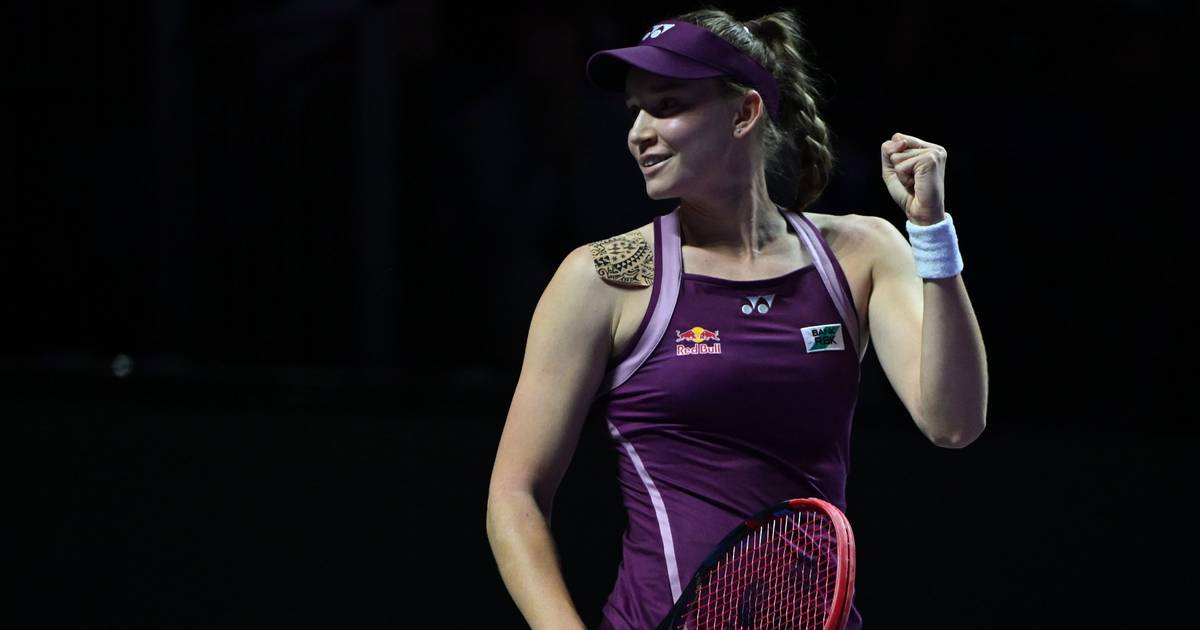 Elena Rybakina conquista pela primeira vez as WTA Finals ao bater Sabalenka