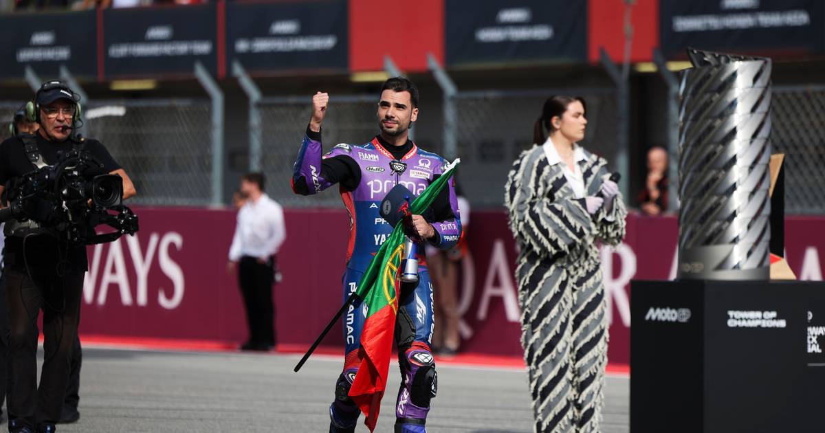 MotoGP: Marco Bezzecchi vence em Portimão em dia de homenagem a Miguel Oliveira