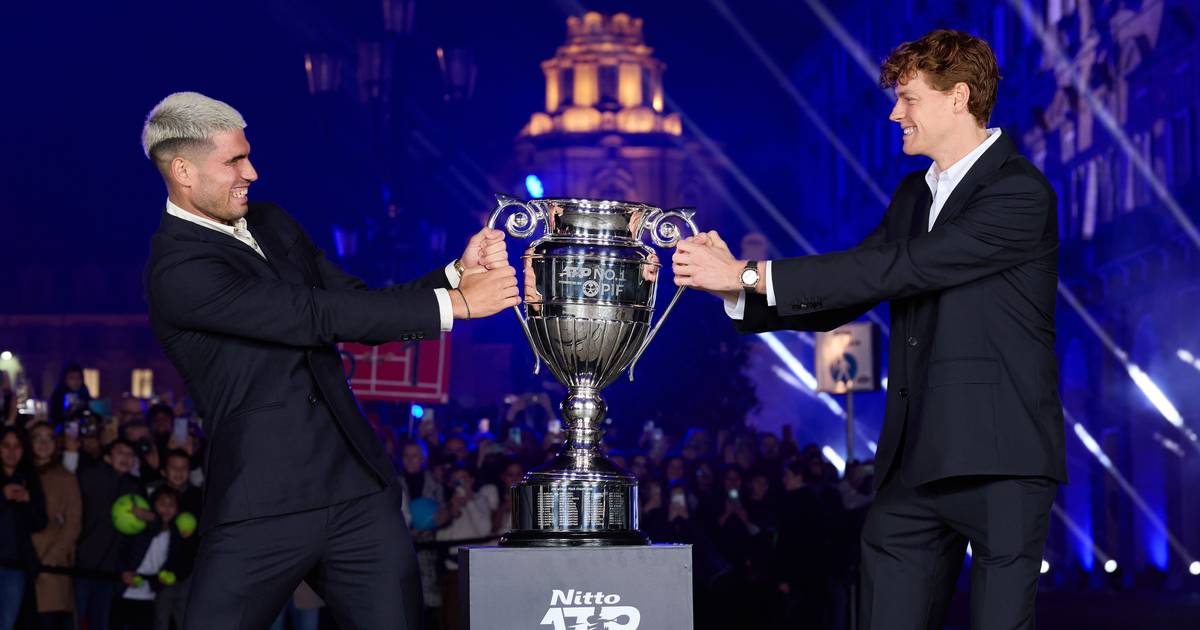 Sem mexer uma raquete, Carlos Alcaraz recuperou a liderança do ranking mundial