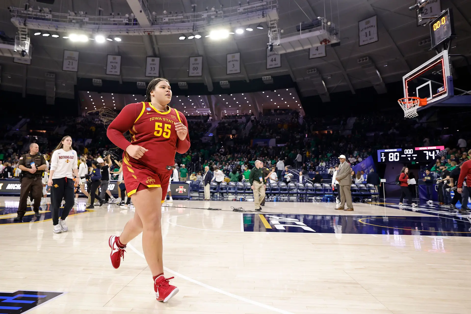Quem lhe faz bullying não sabe com quem se meteu. Audi Crooks, ou ‘Lady Shaq’, responde aos haters batendo recordes na universidade