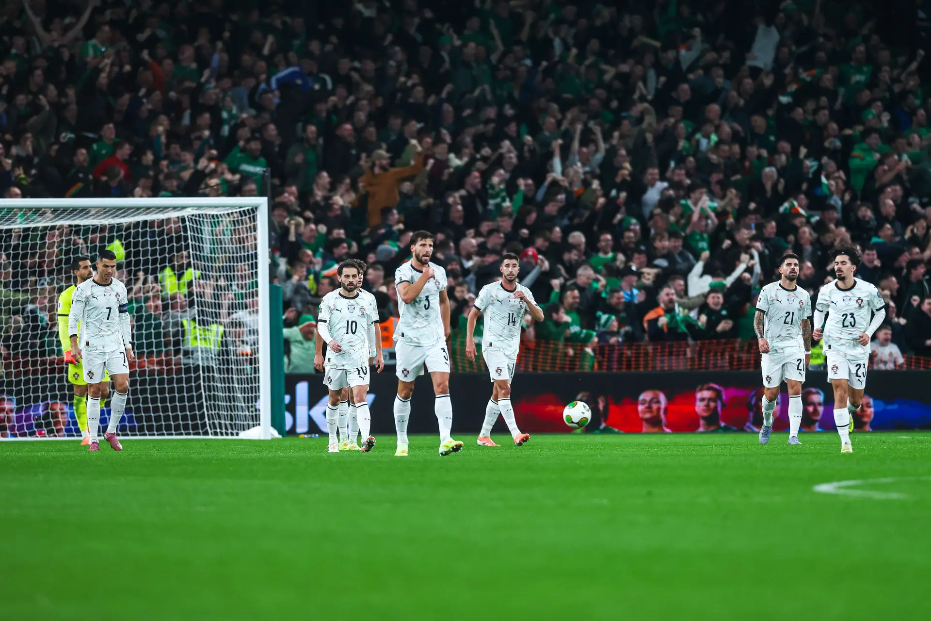 O que dizem os números do descalabro da seleção em Dublin: demasiados cruzamentos previsíveis e poucas brasas espalhadas no drible
