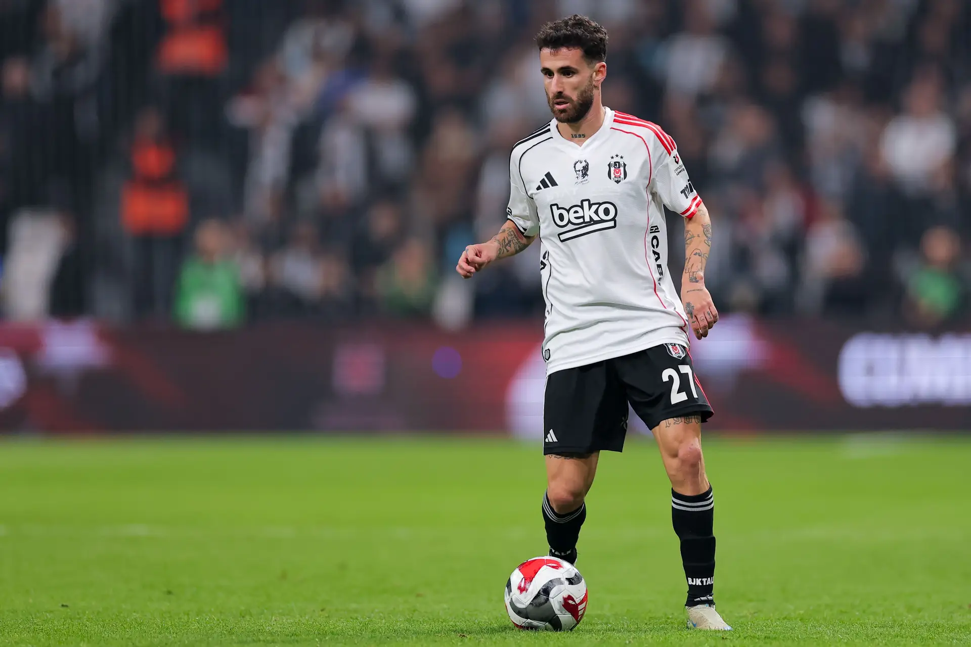 Rafa Silva pode estar a pensar na reforma. O Besiktas sentiu-se no direito de duvidar