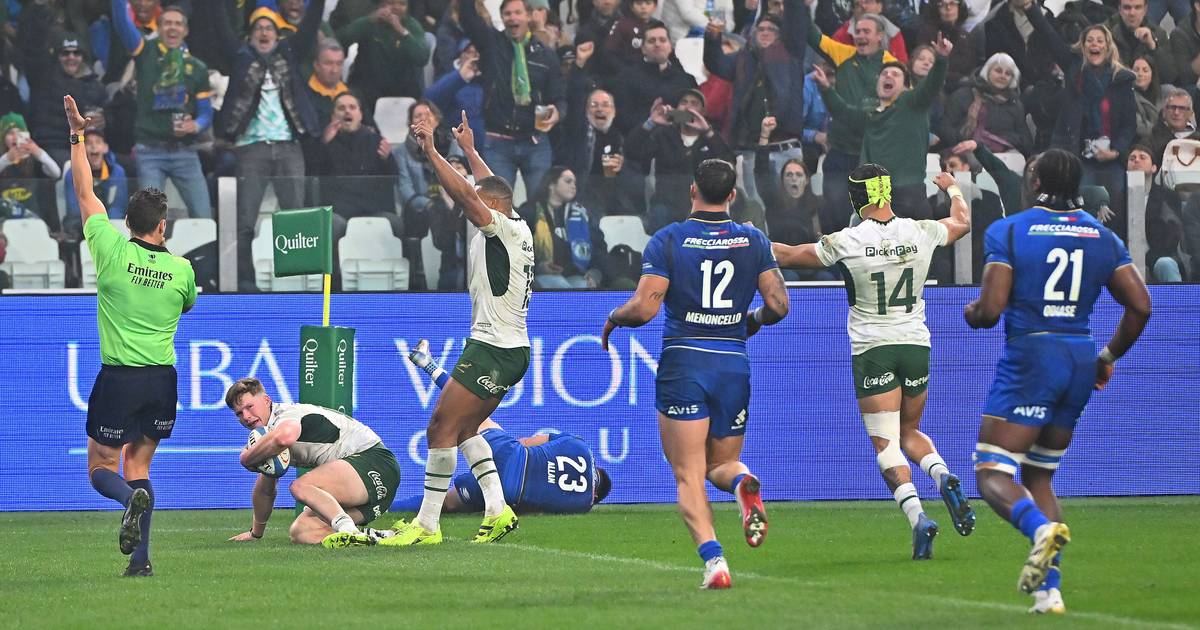 A Itália esteve 70 minutos com mais um jogador em campo contra os bicampeões mundiais de râguebi e, mesmo assim, não ganhou