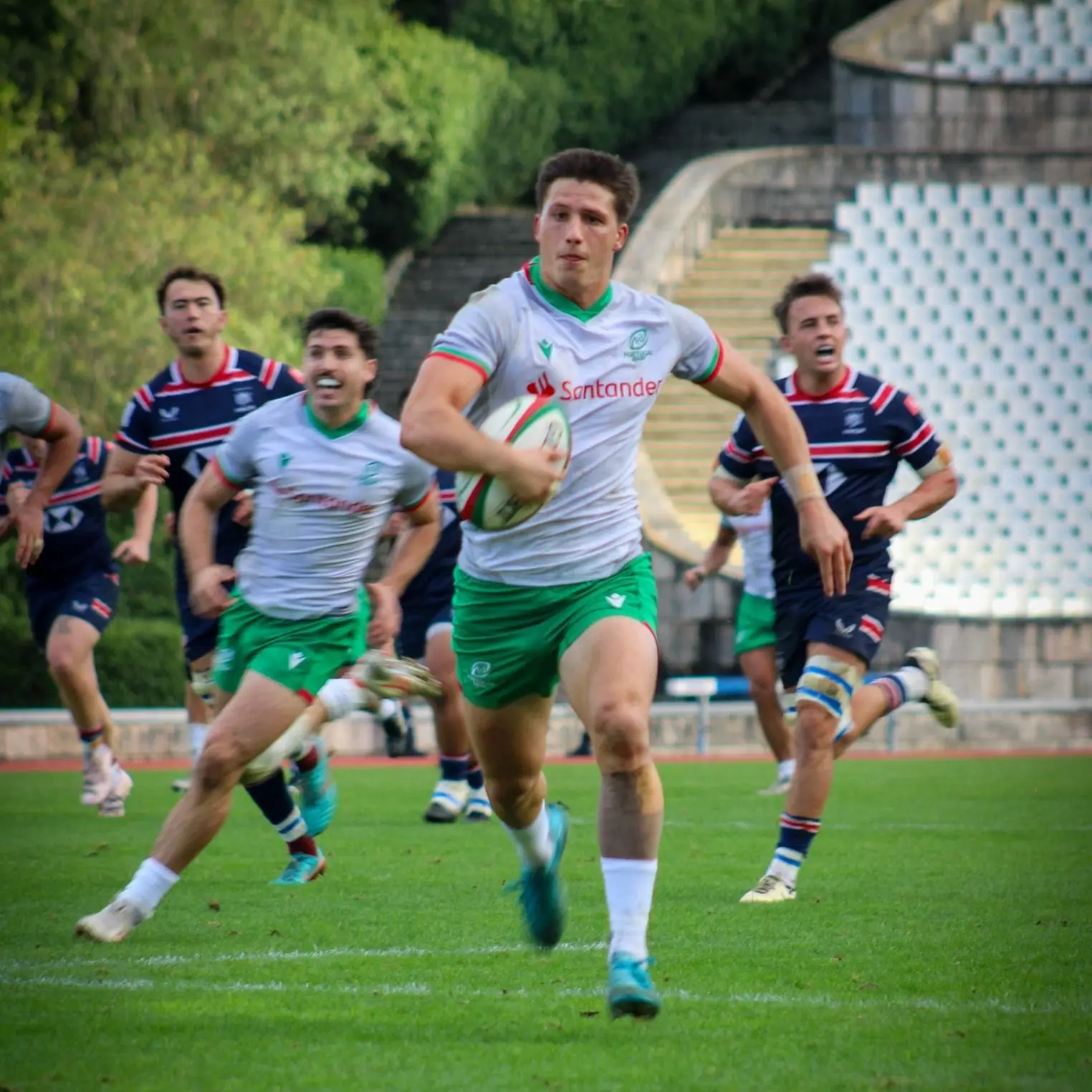 Após quatro derrotas seguidas, os ‘Lobos’ venceram Hong Kong