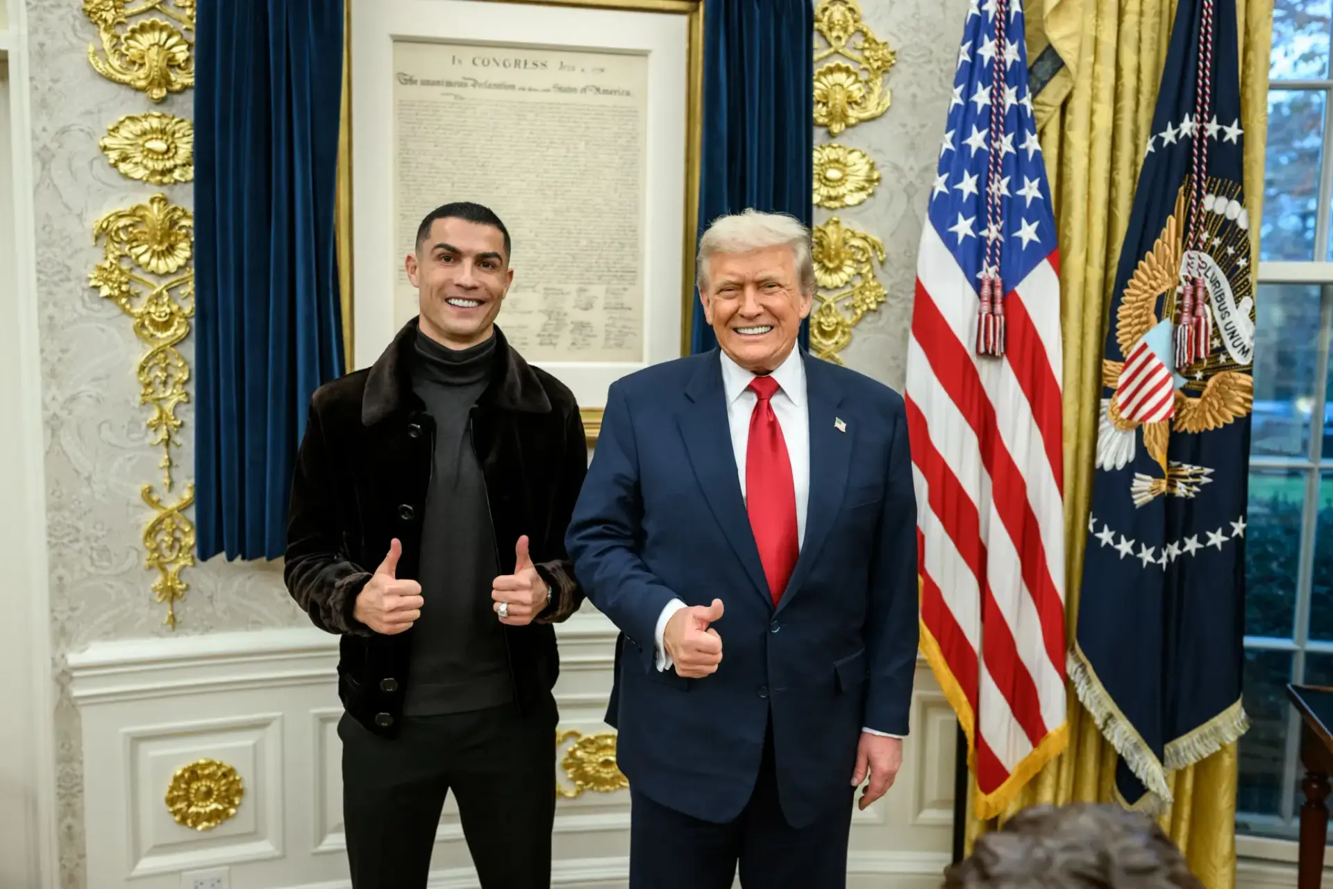 Ronaldo pôs o laço, jantou com Trump na Casa Branca e o presidente dos EUA agradeceu: “O meu filho é um grande fã”