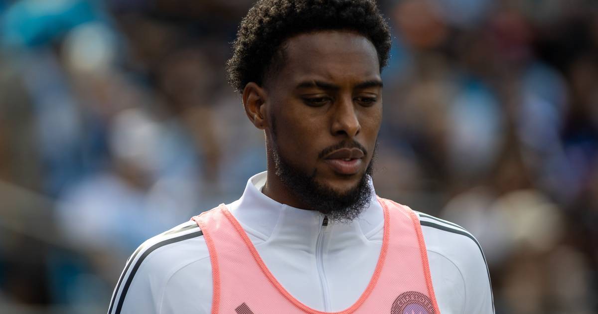 “Vivi anos difíceis. O meu irmão foi preso, a minha mãe estava grávida e desempregada. No Benfica não sabiam, eu guardava tudo para mim”