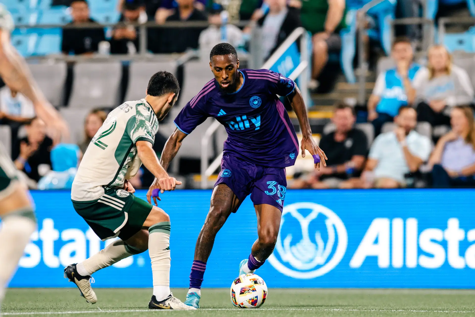 O extremo em jogo pelo Charlotte FC