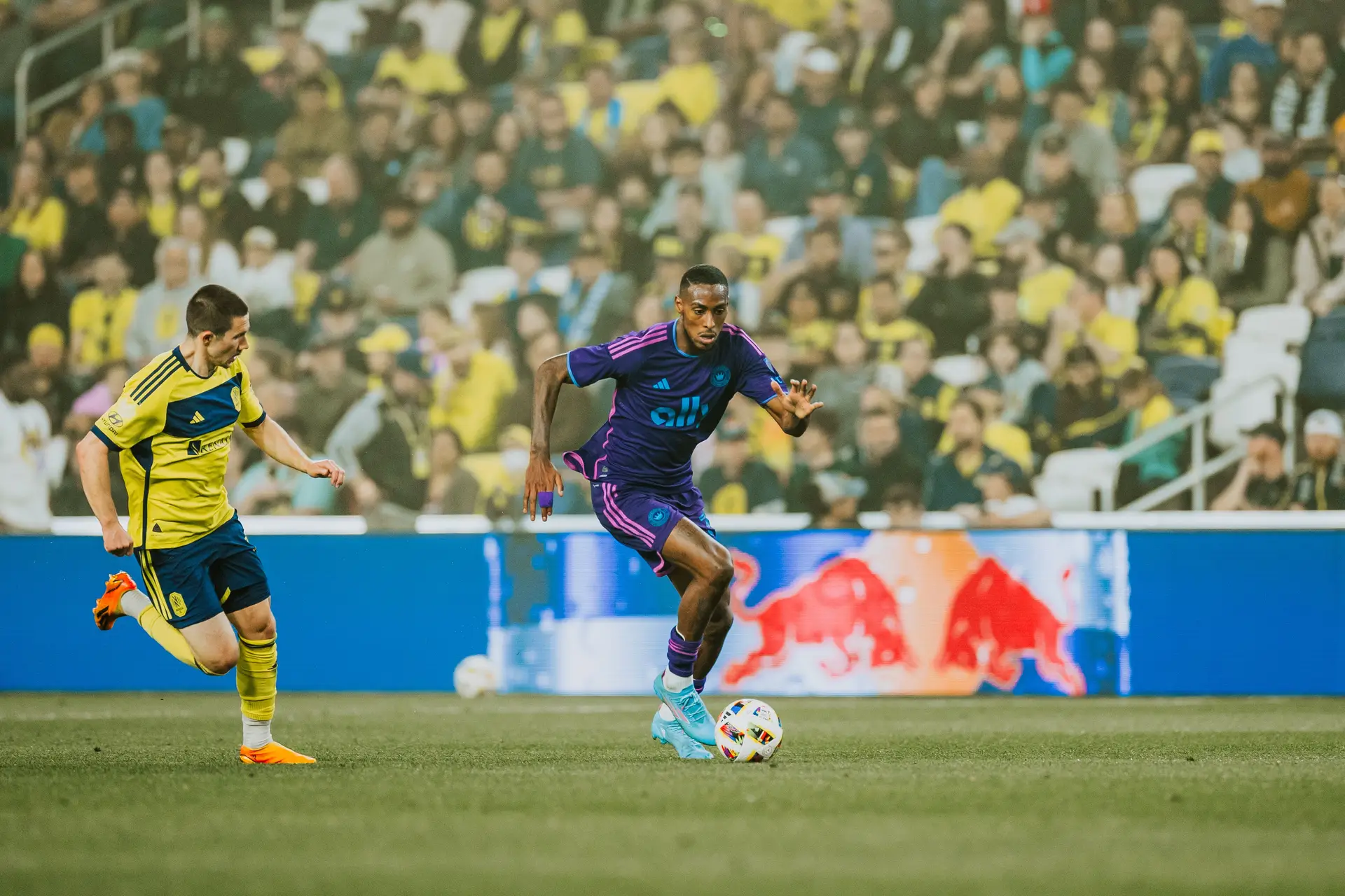 Iuri, que hoje joga na Croácia, durante um jogo pelo Charlotte FC, na MLS