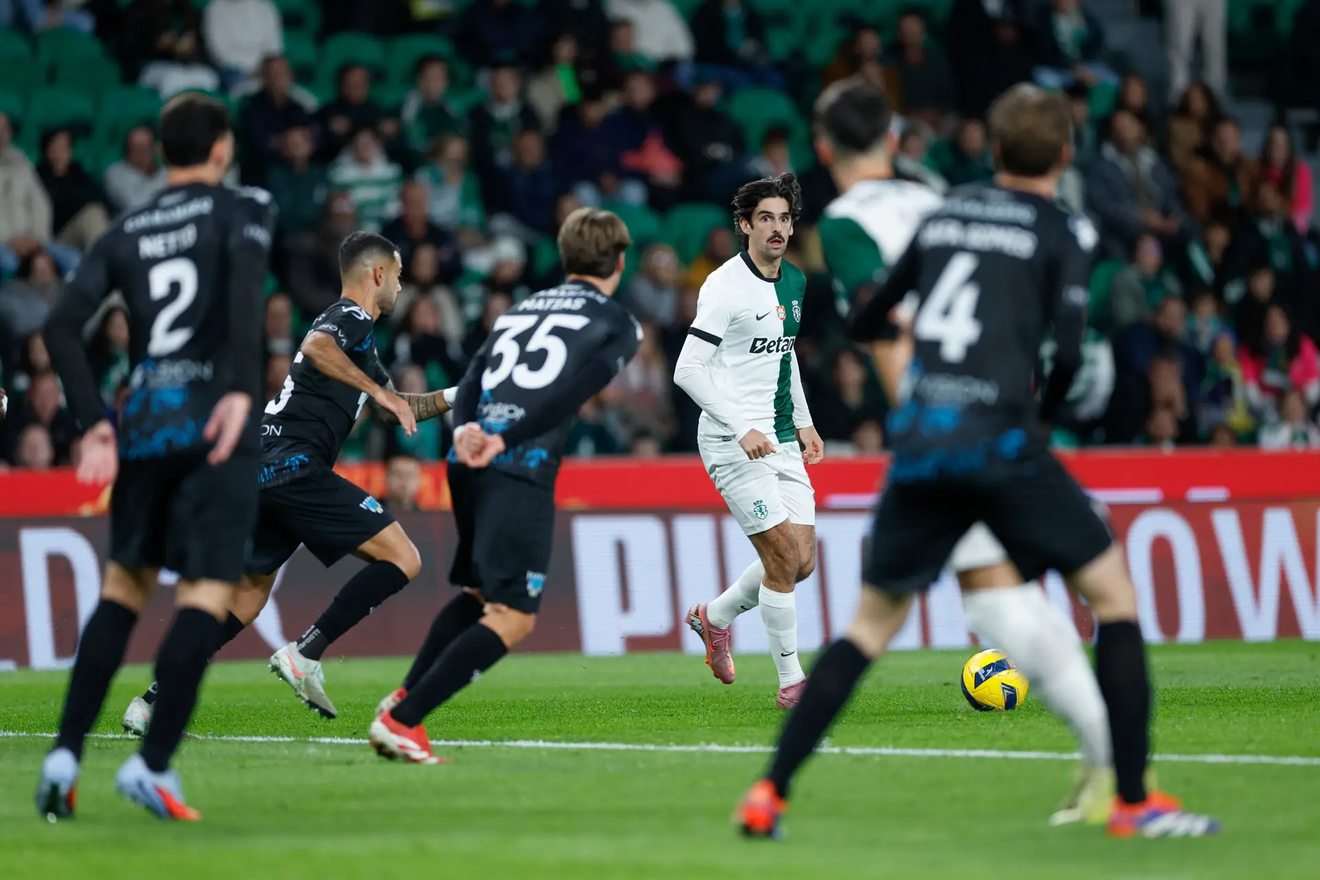O Sporting teve os pés de cristal de Francisco Trincão para estilhaçar o Marinhense 