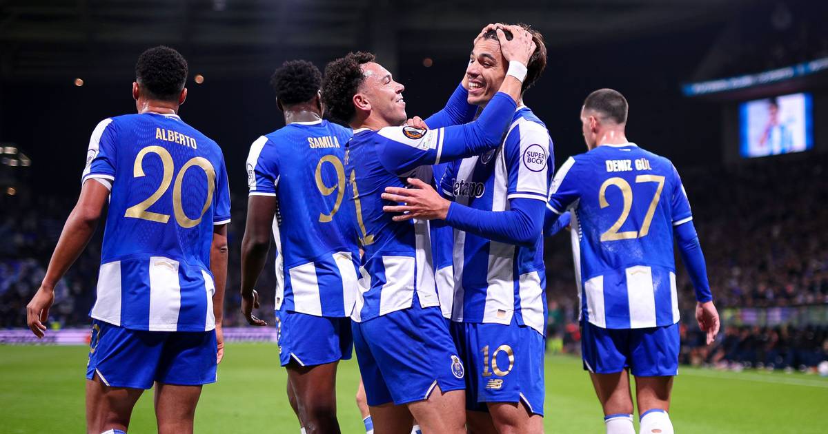 A autoridade suprema dos médios do FC Porto compareceu no chá dançante que teve o Nice como convidado A autoridade suprema dos médios do FC Porto compareceu no chá dançante que teve o Nice como convidado