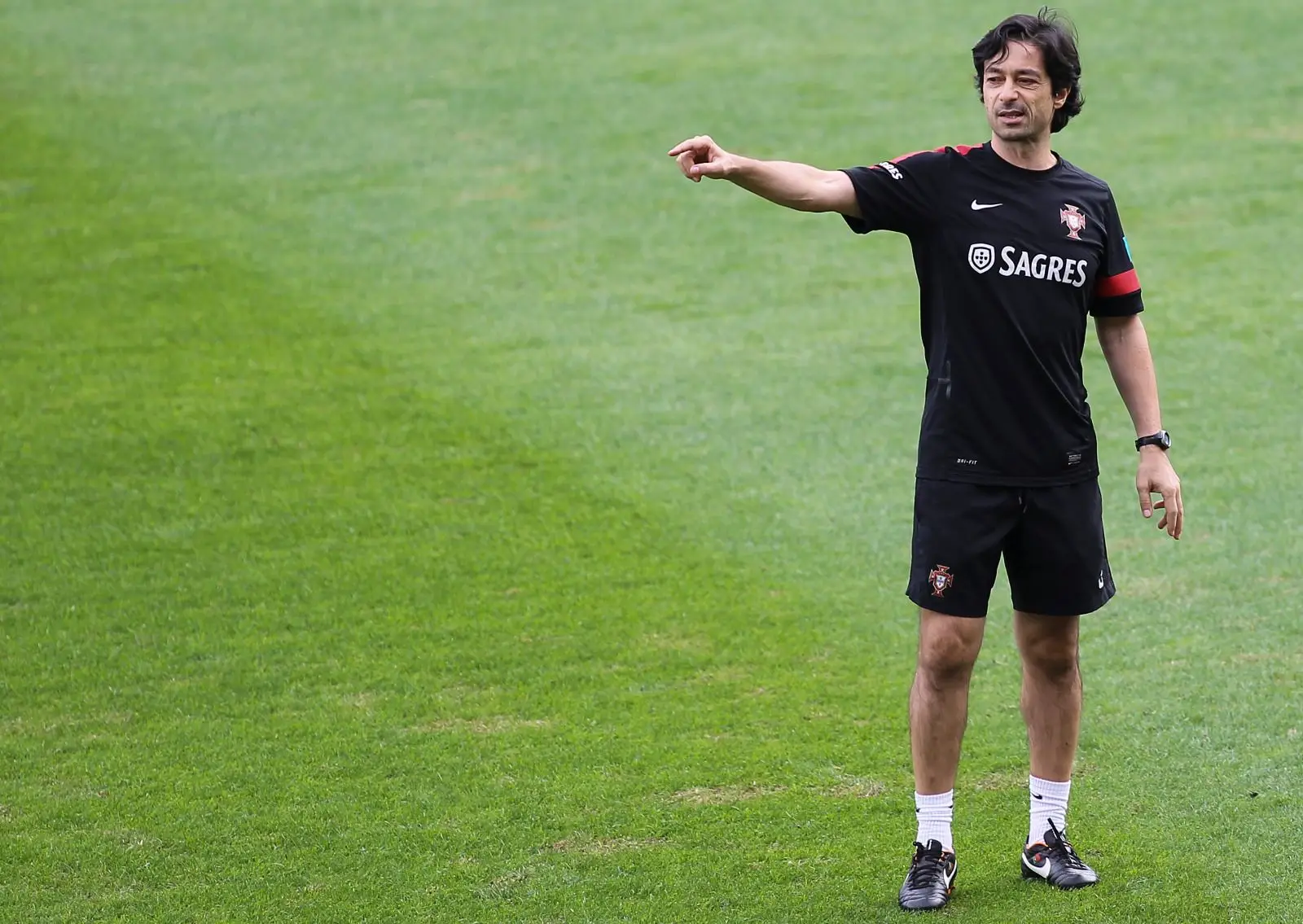 Aroso a dar indicações durante um treino da seleção A  