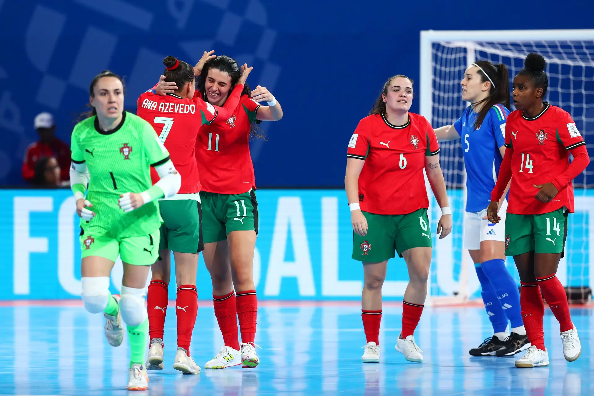 Com muitos golos Portugal se pôs na meia-final do Mundial feminino de futsal