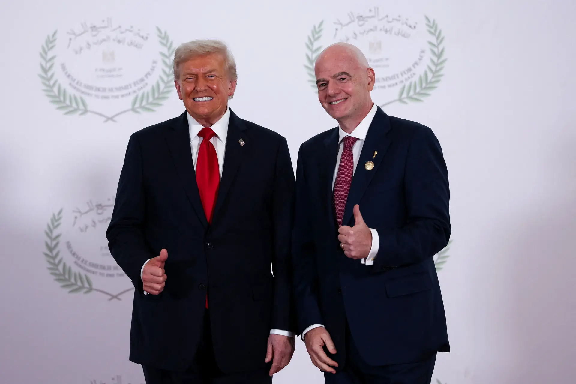 Infantino acompanhou Trump na cimeira de paz após o cessar-fogo entre Israel e Palestina