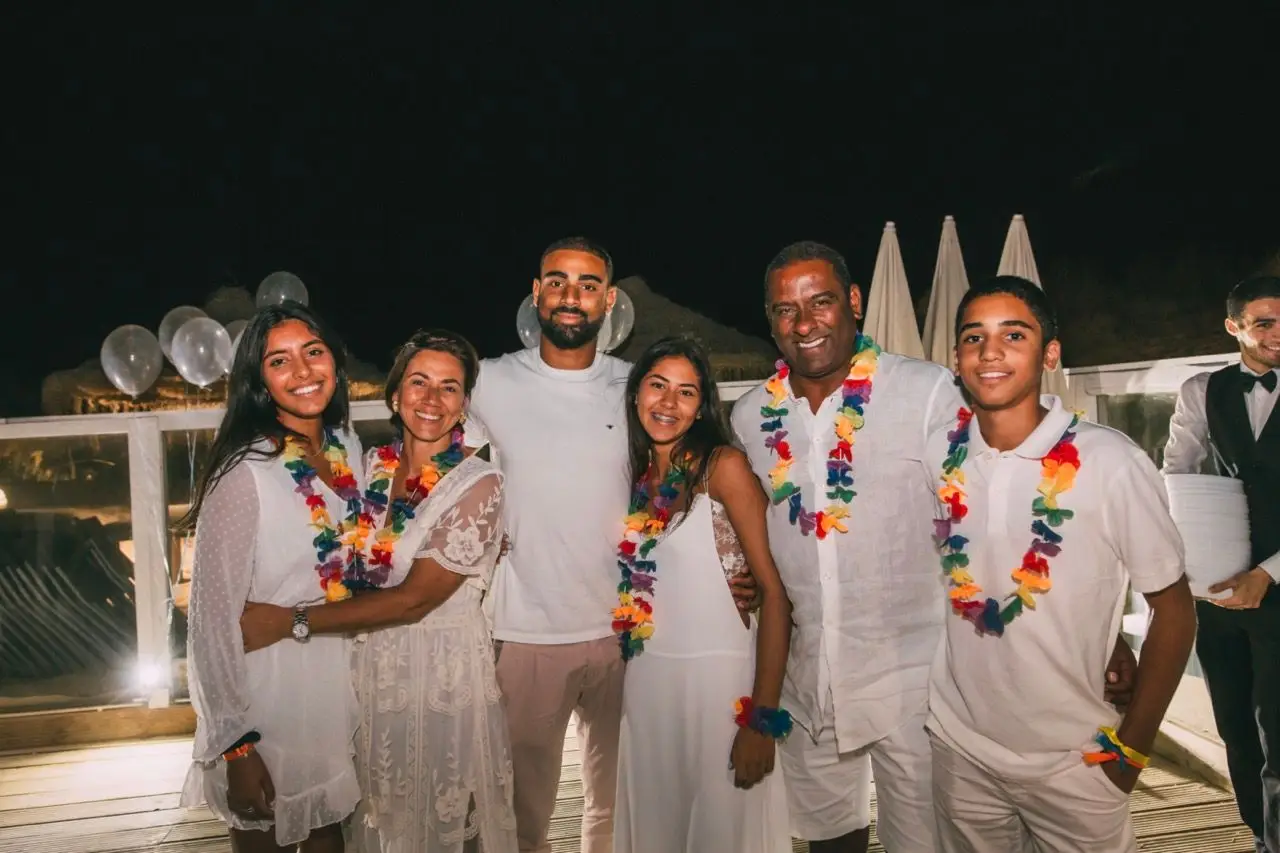 David Sualehe com a familia