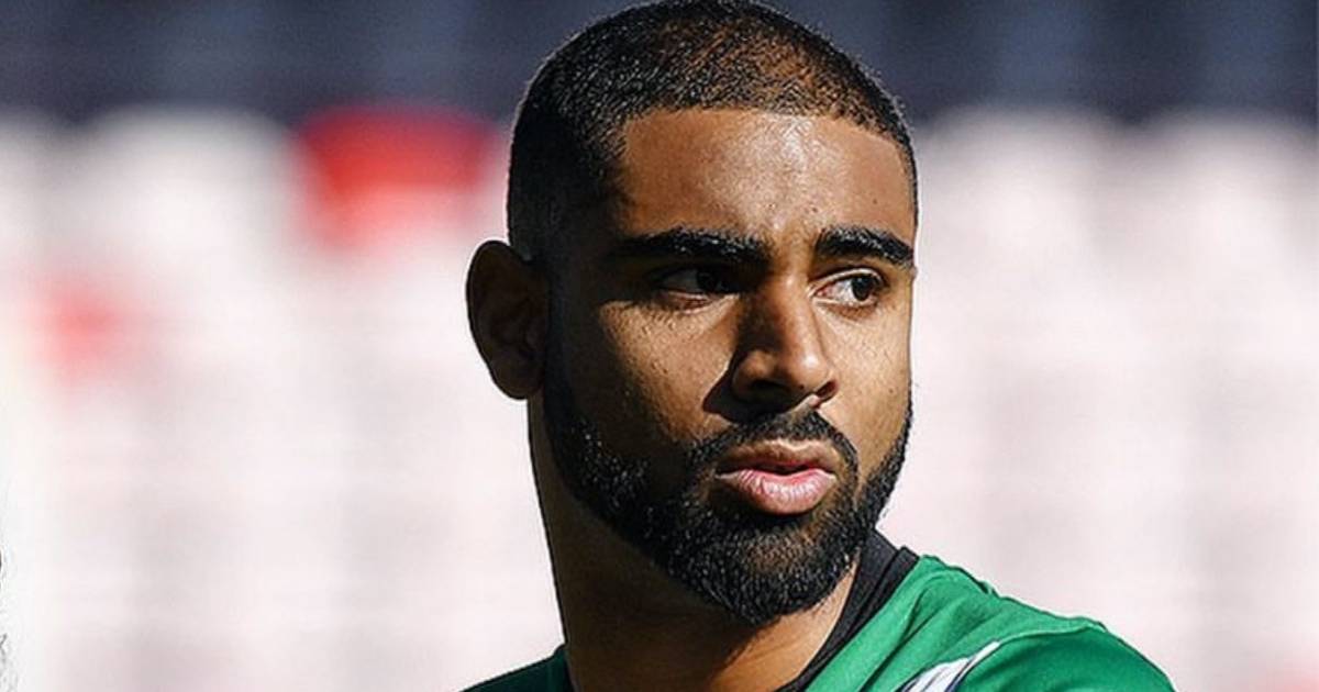 “Era júnior do FC Porto, tirei uma selfie com uma amiga que tinha cachecol do Benfica. Foi parar às redes, não joguei mais essa época” “Era júnior do FC Porto, tirei uma selfie com uma amiga que tinha cachecol do Benfica. Foi parar às redes, não joguei mais essa época”