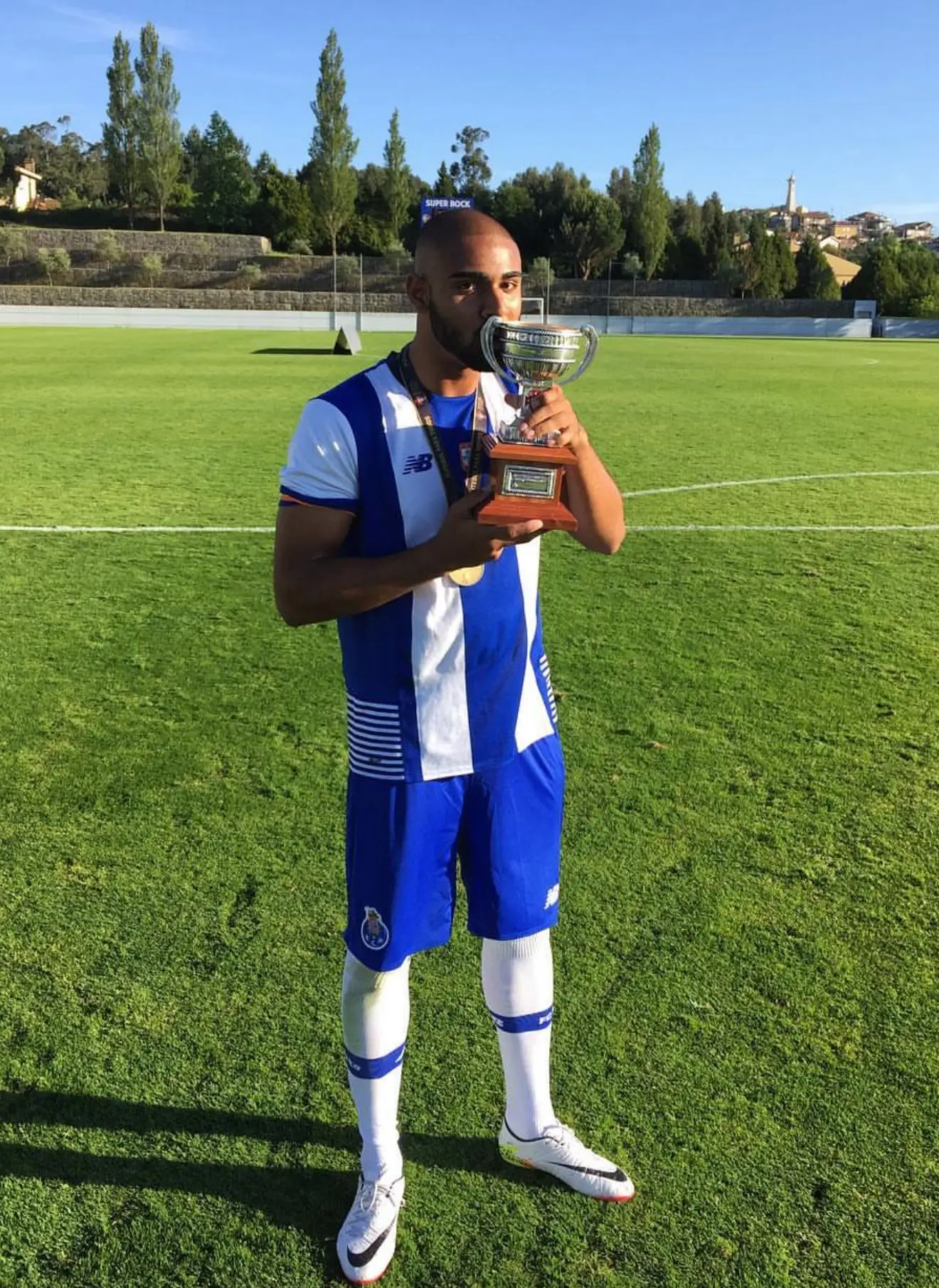 David jogou no FC Porto onde foi bi-campeão pelos juniores