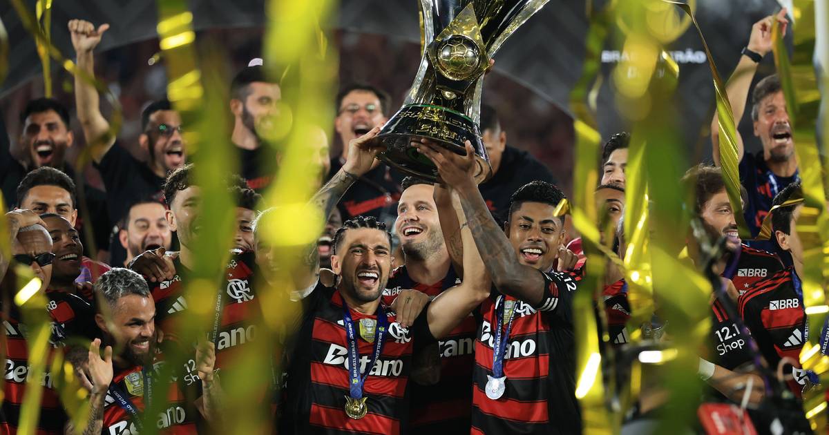 O Flamengo é campeão brasileiro pela 9ª vez e já vai em cinco títulos conquistados com Filipe Luís