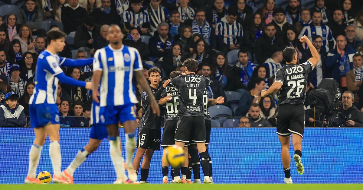 Os terrores do passado regressaram ao FC Porto pela mão do Vitória SC