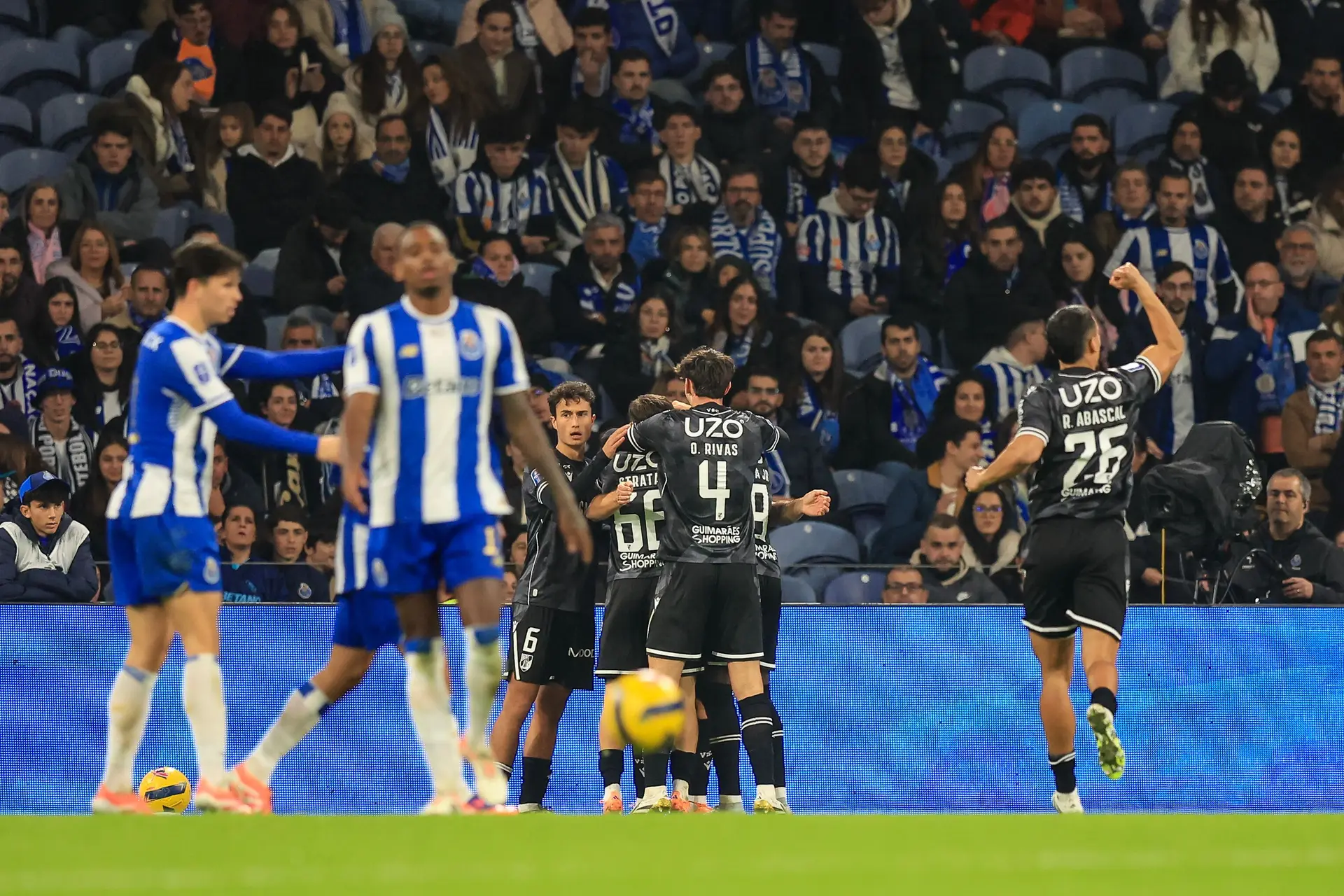 Os terrores do passado regressaram ao FC Porto pela mão do Vitória SC