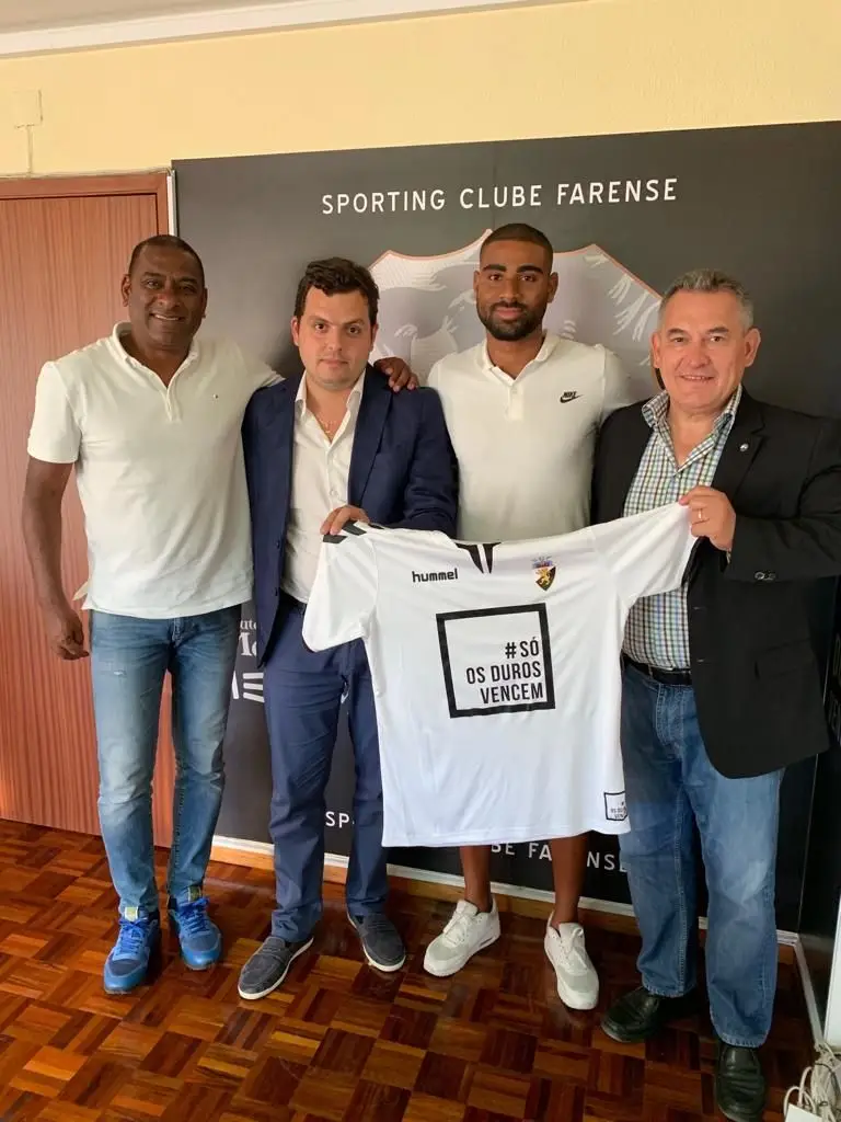 Afzal, André Geraldes, David e João Rodrigues, no dia em que o lateral esquerdo assinou pelo Farense