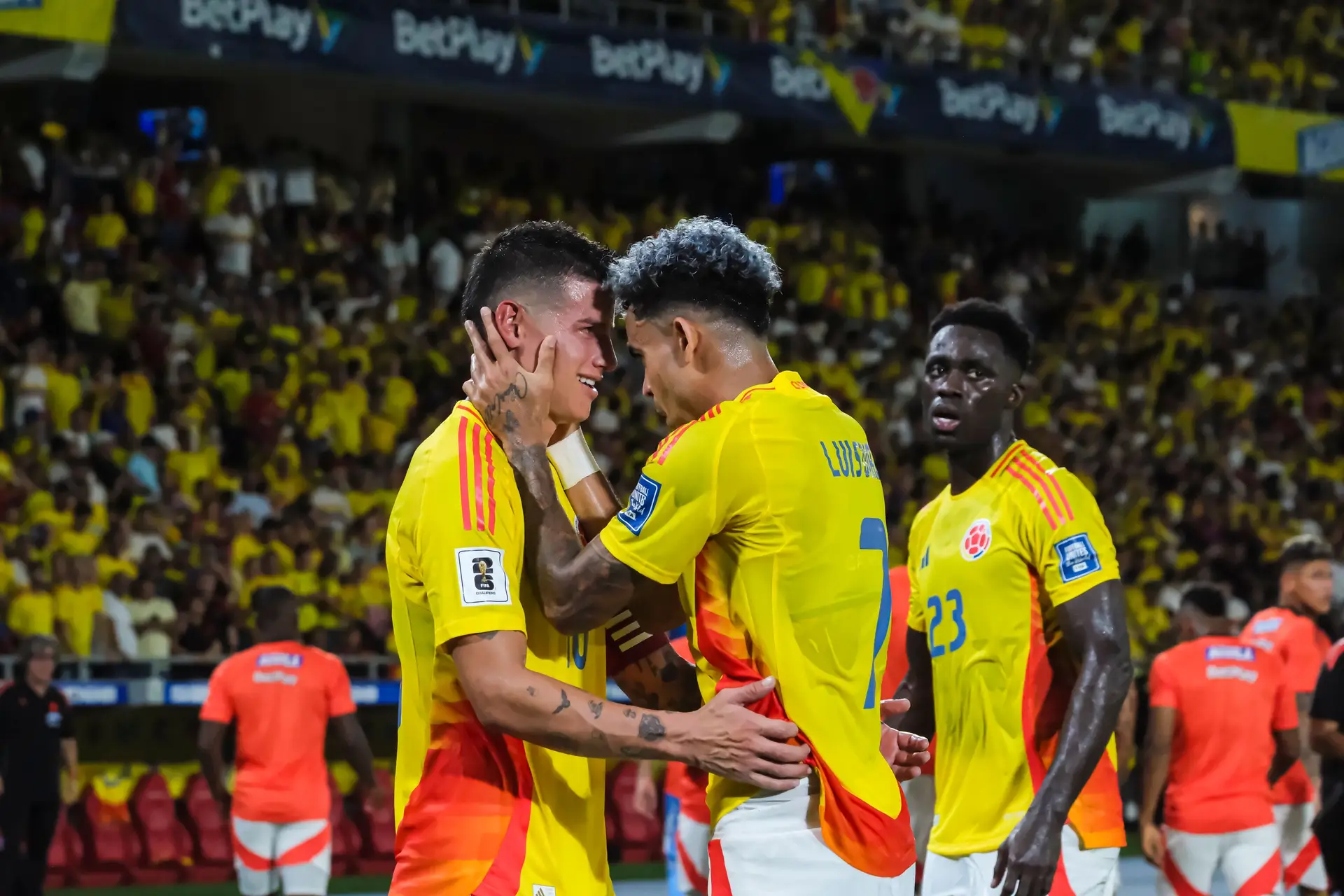 James Rodríguez e Luis Díaz, a estrelas da seleção da Colômbia que Portugal vai defrontar na fase de grupos do Mundial 2026