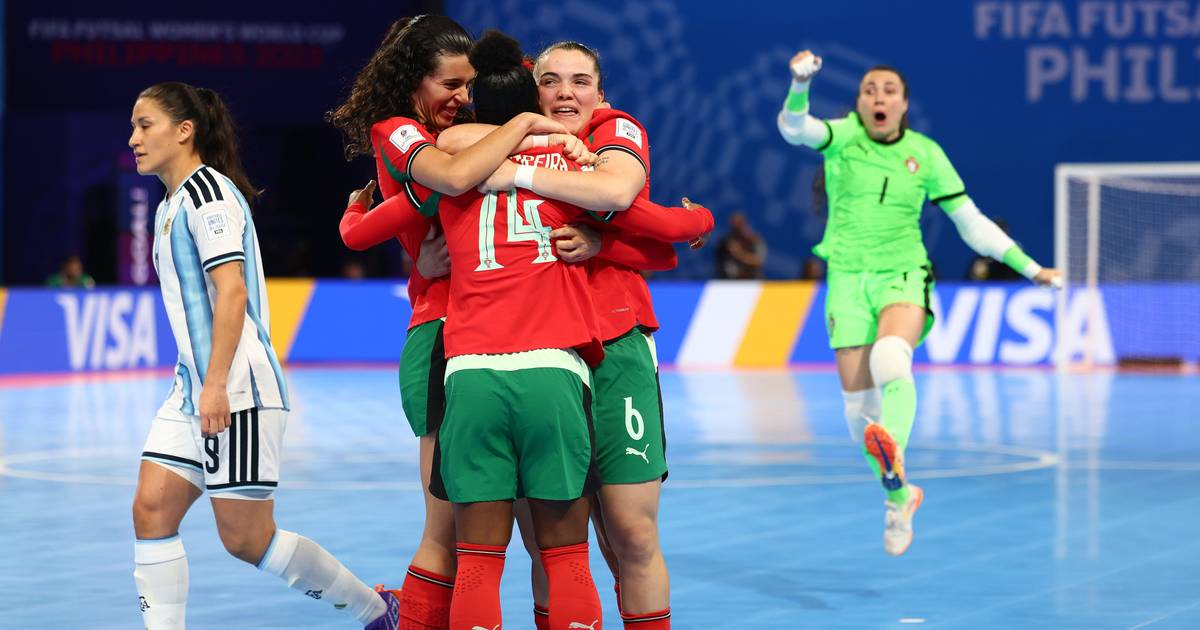 Capaz de fazer duas coisas ao mesmo tempo, Portugal deu espetáculo e garantiu a presença na final do Mundial de futsal feminino
