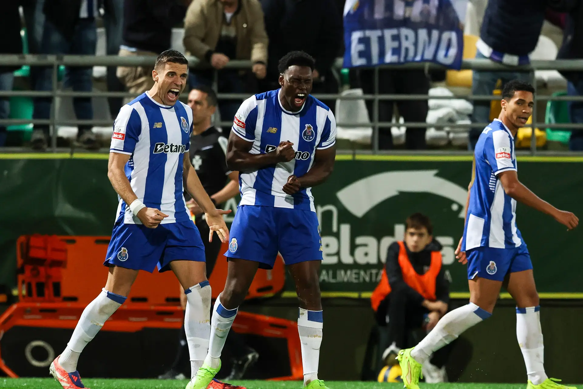 Em Tondela, o FC Porto acabou com o suspense hitchcockiano em dois minutos