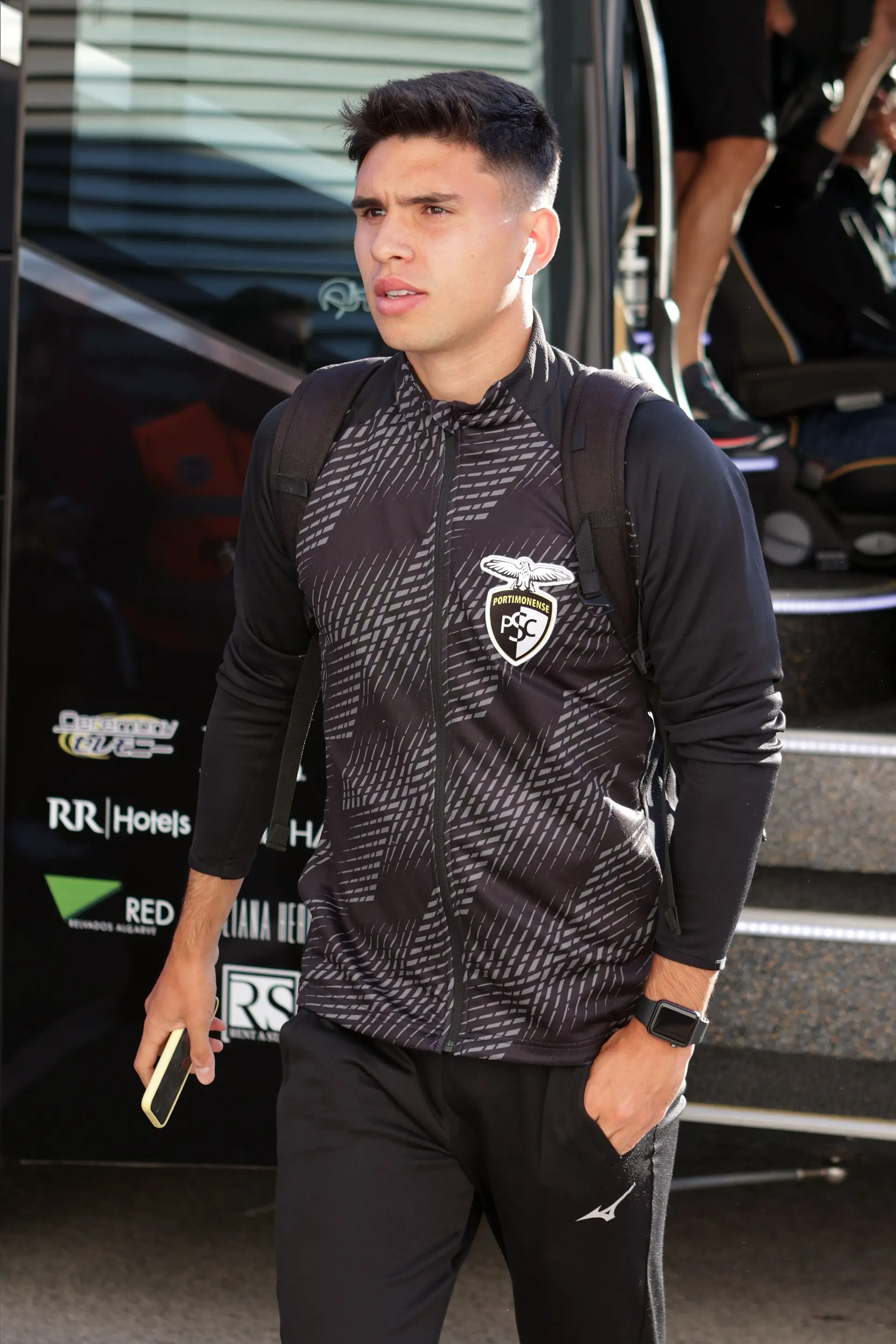 O avançado estreou-se na I Liga pelo Portimonense, na época 2021/22