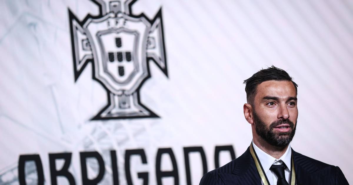 Rui Patrício deixou as luvas da final do Euro 2016 no museu: “Quero desfrutar. Vou à festa de Natal dos meus filhos, antes não podia”