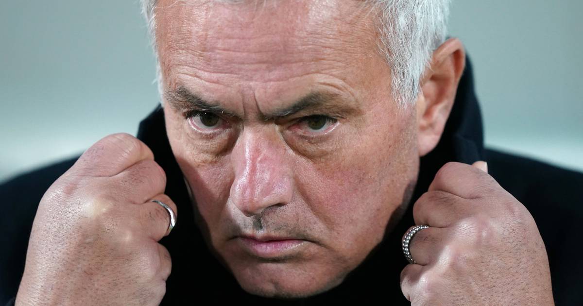 José Mourinho: “Fomos nós que tornámos o jogo fácil com um bocadinho de arrogância de não aceitar o 0-1”