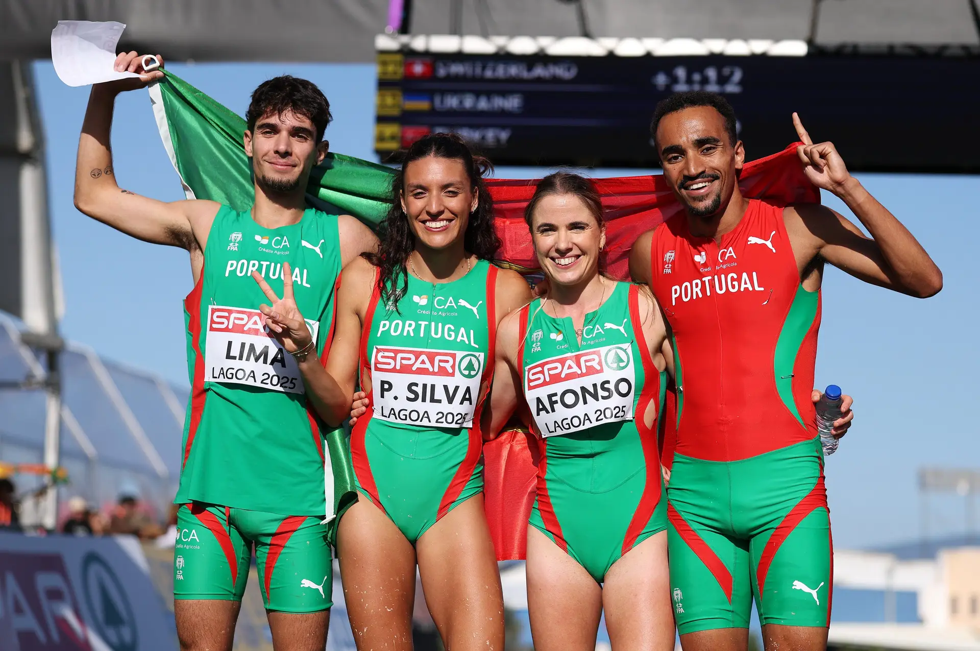 A estafeta nacional mista que venceu a medalha de prata: Rodrigo Lima, Patrícia Silva, Isaac Nadar e Salomé Afonso