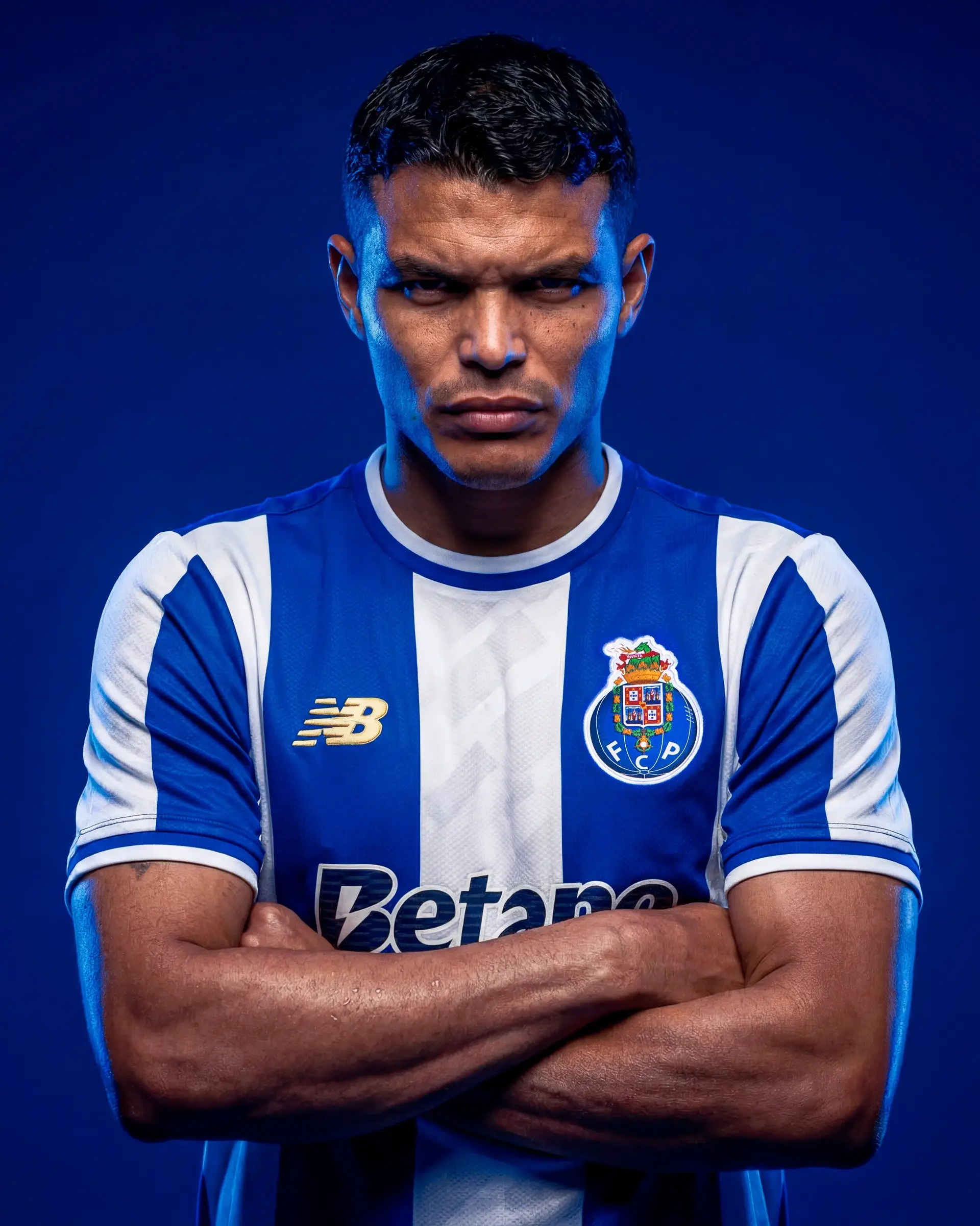 Thiago Silva, de 41 anos, foi anunciado pelo FC Porto a meias com Fabrizio Romano