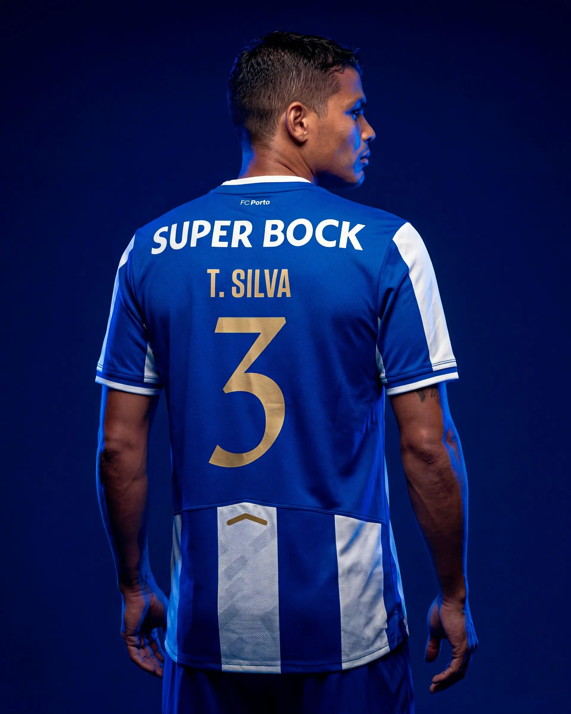 Thiago Silva ficou com o 3, número outrora de Pepe, outro defesa central que jogou no FC Porto até para lá dos 40 anos