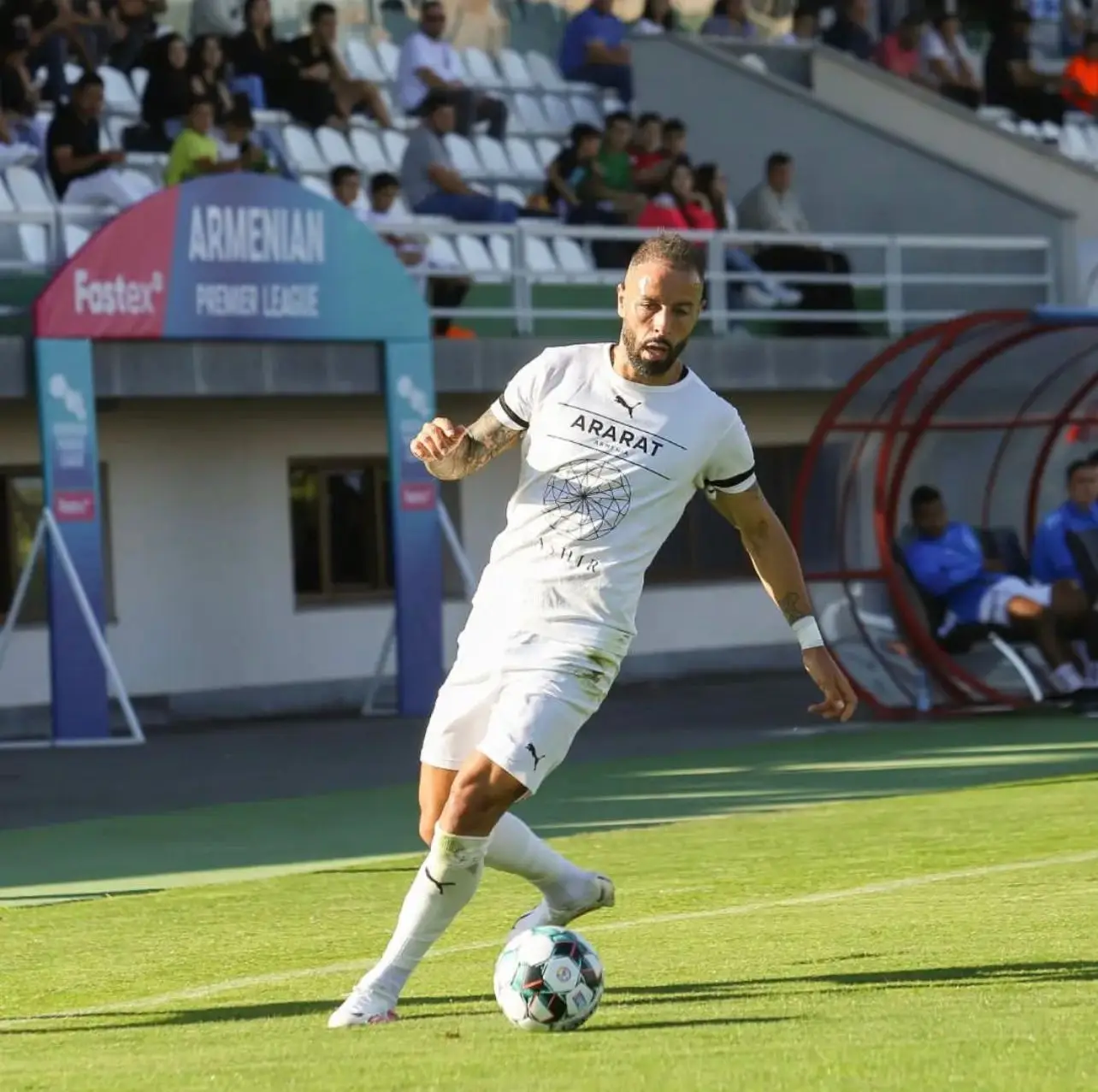 Em ação pelo FC Ararat