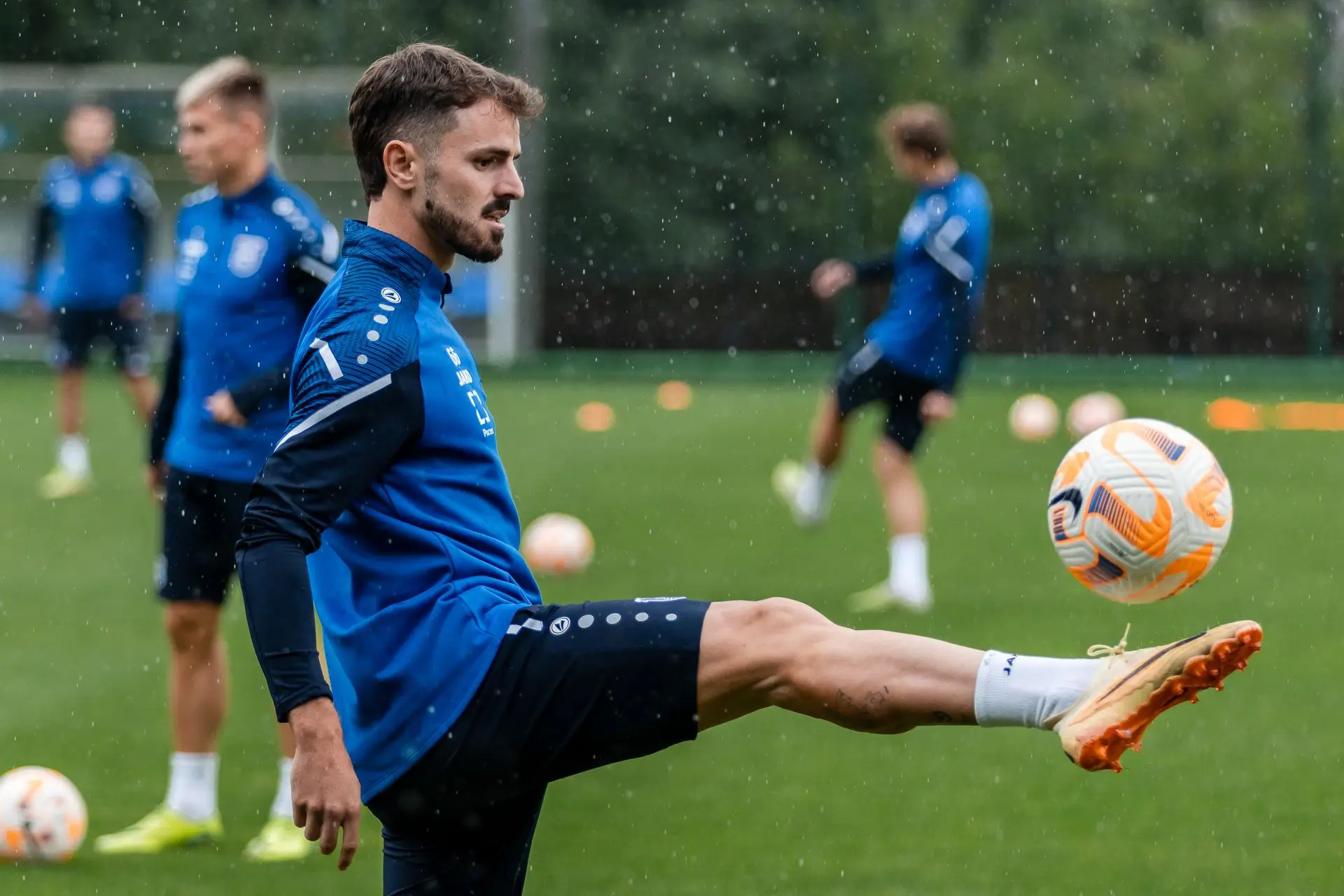 O médio num treino do Baltika