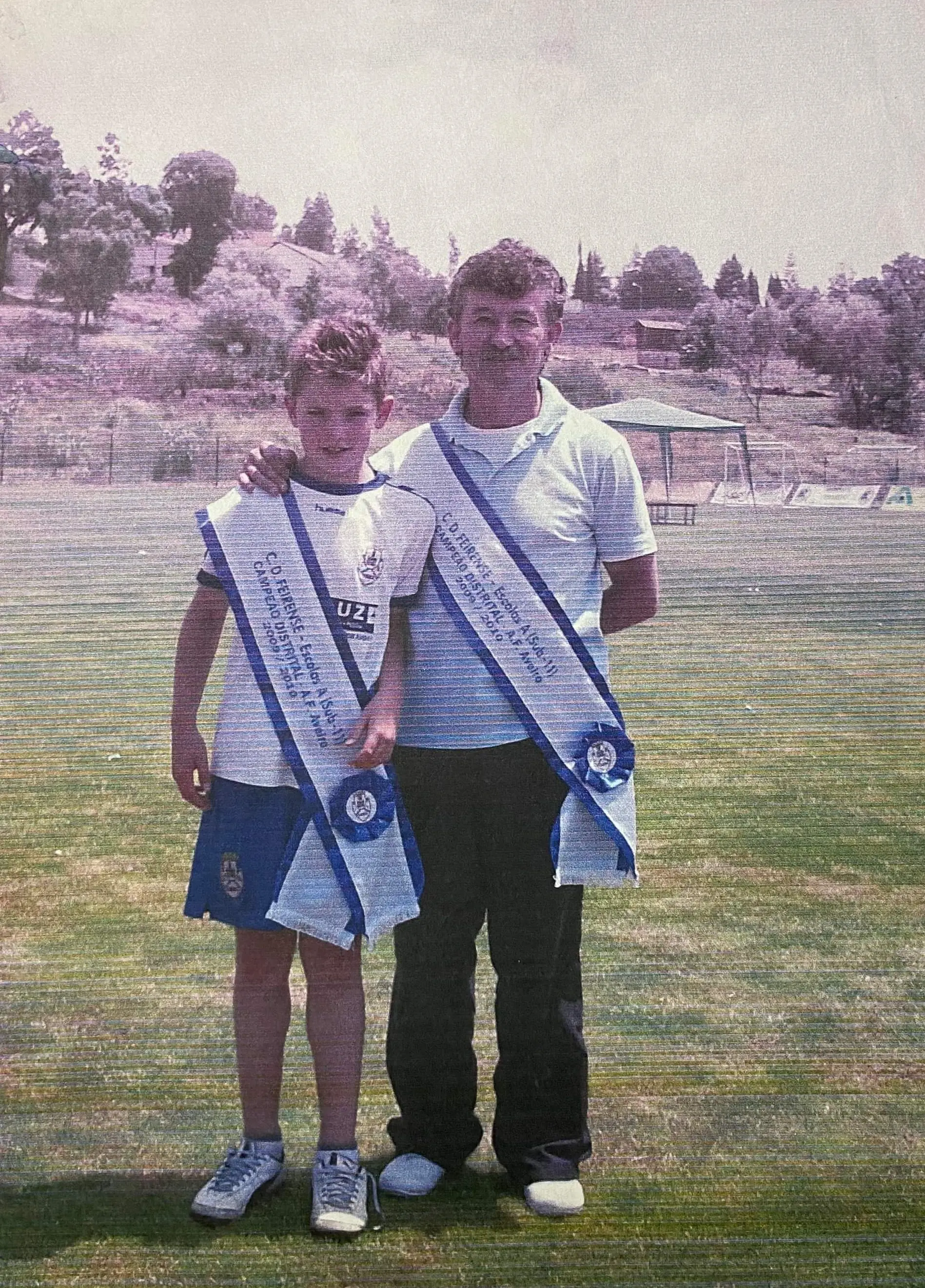 João fez os primeiros anos de formação no Feirense onde foi campeão distrital em 2009/10. Na foto com um tio