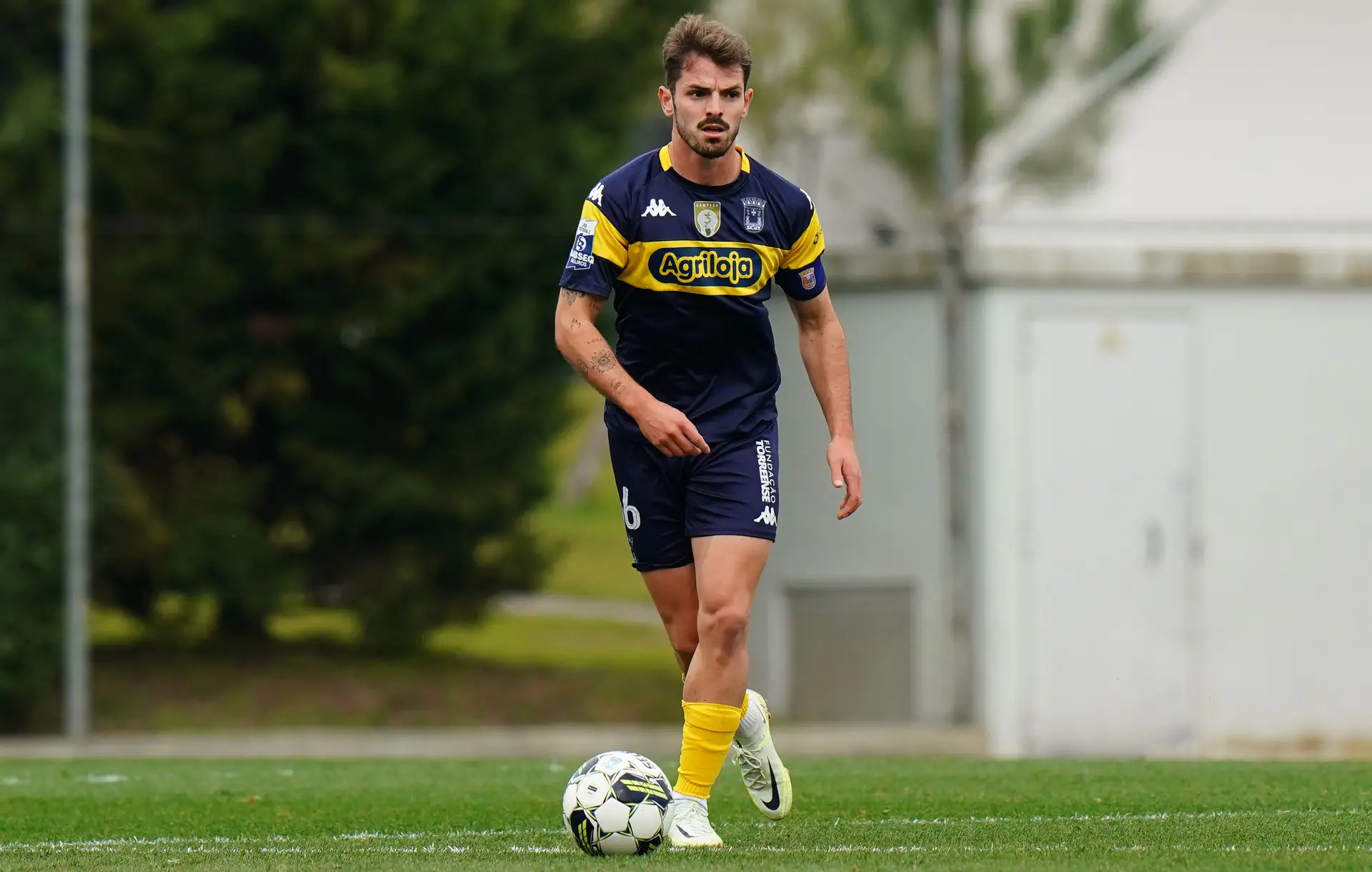 João Lameira tem 26 anos e joga no FC Otelul, da Roménia