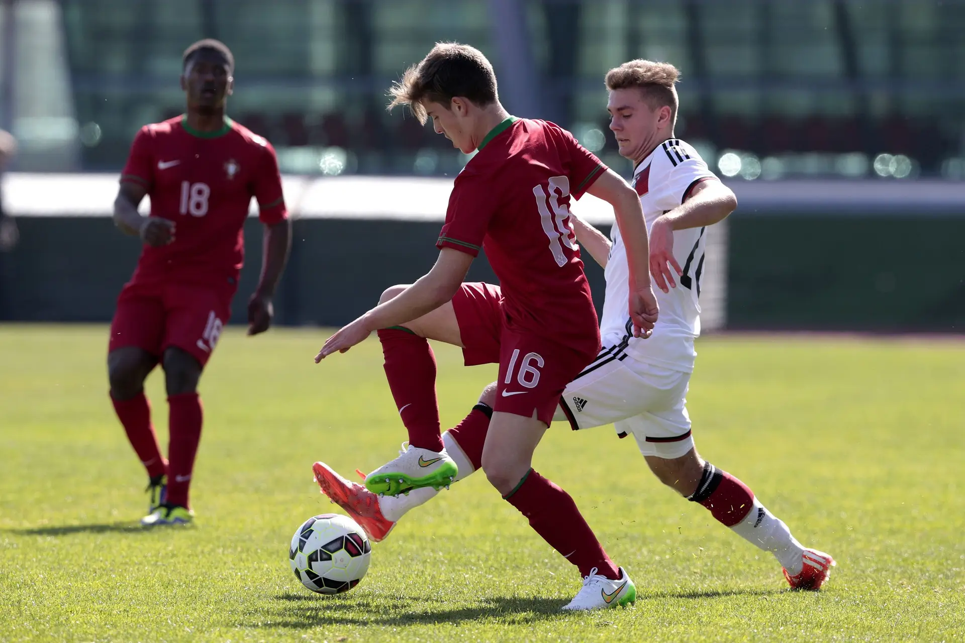 João Lameira (com o Nº16), jogou foi campeão europeu de sub-17, no Azerbaijão, em 2016