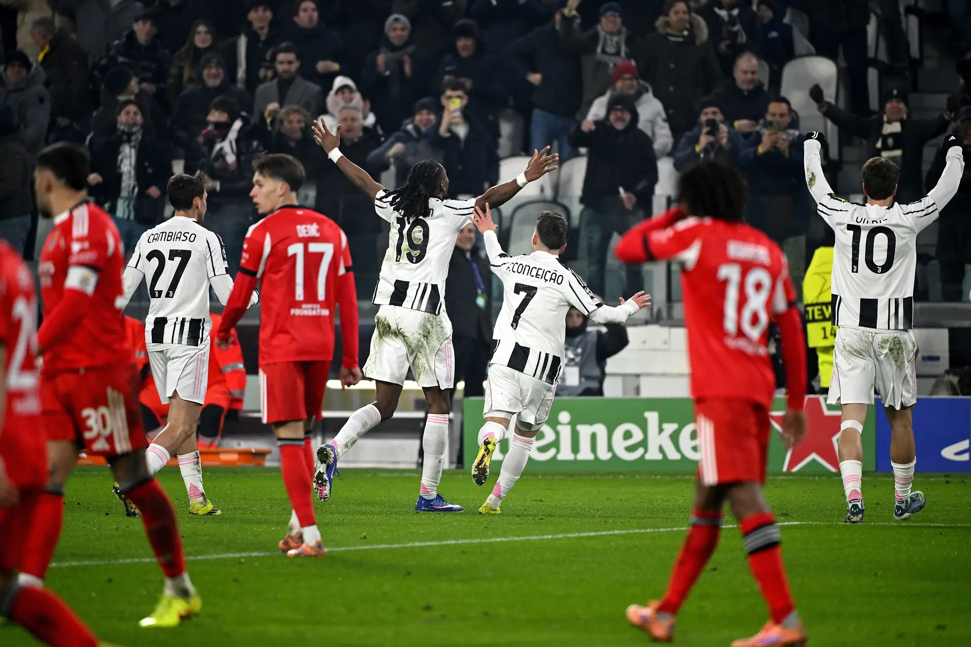 Thuram festeja o 1-0 da Juventus