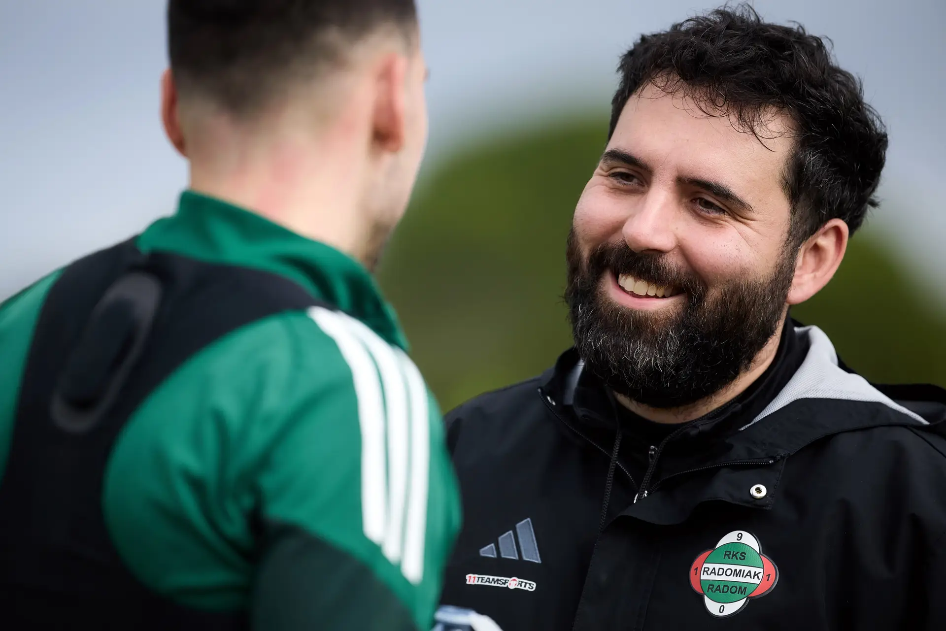 O treinador durante um momento descontraído do treino