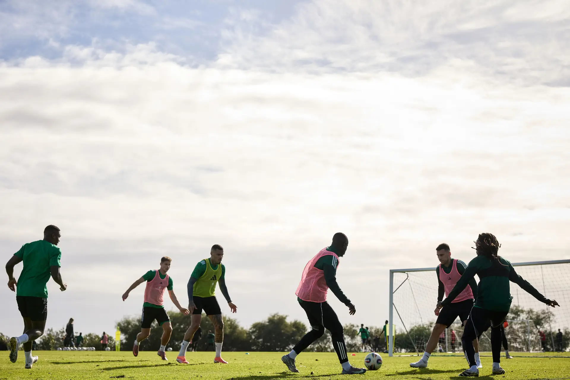Treino da equipa do Radomiak em estágio no Algarve