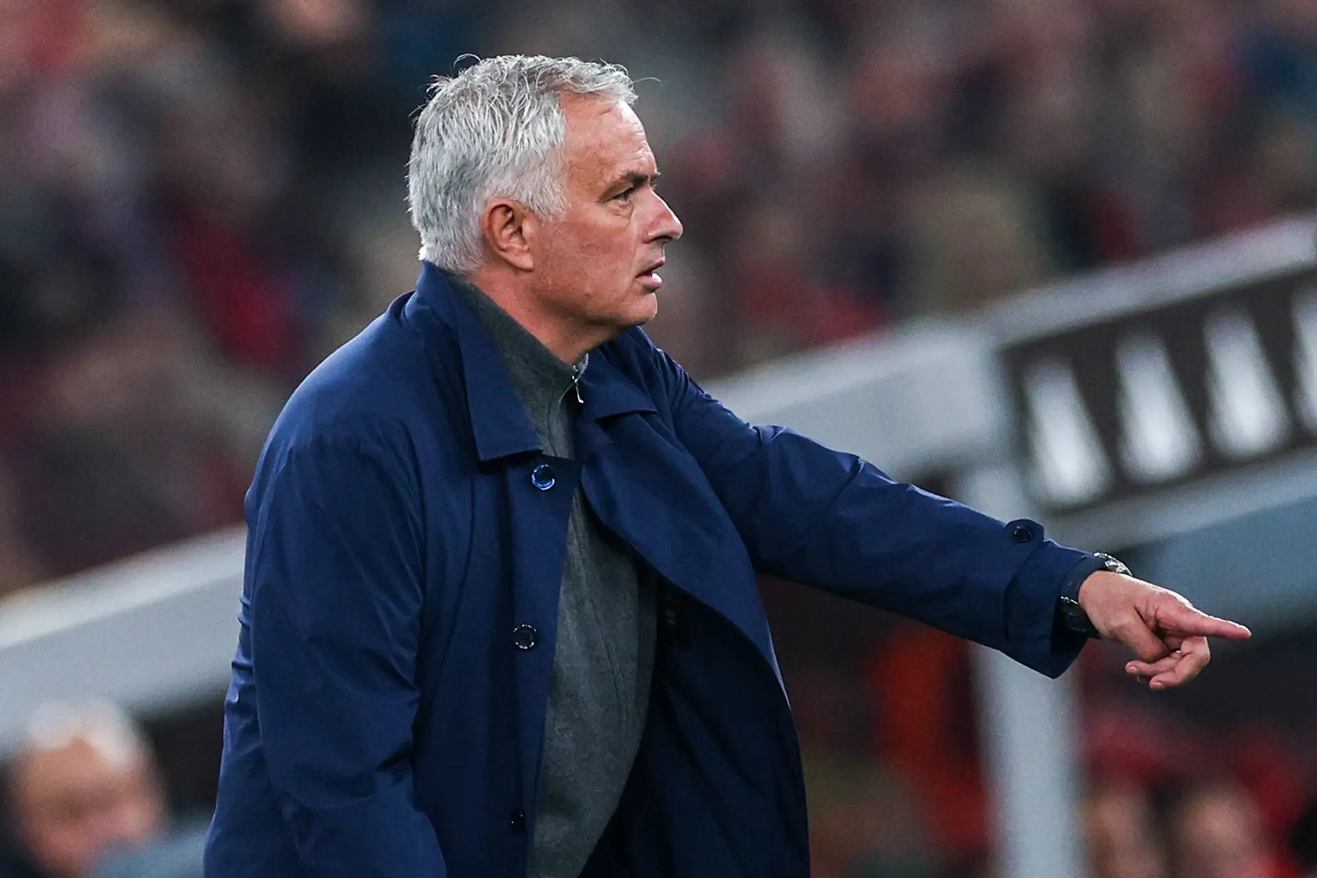 Mourinho durante o Benfica-Estrela