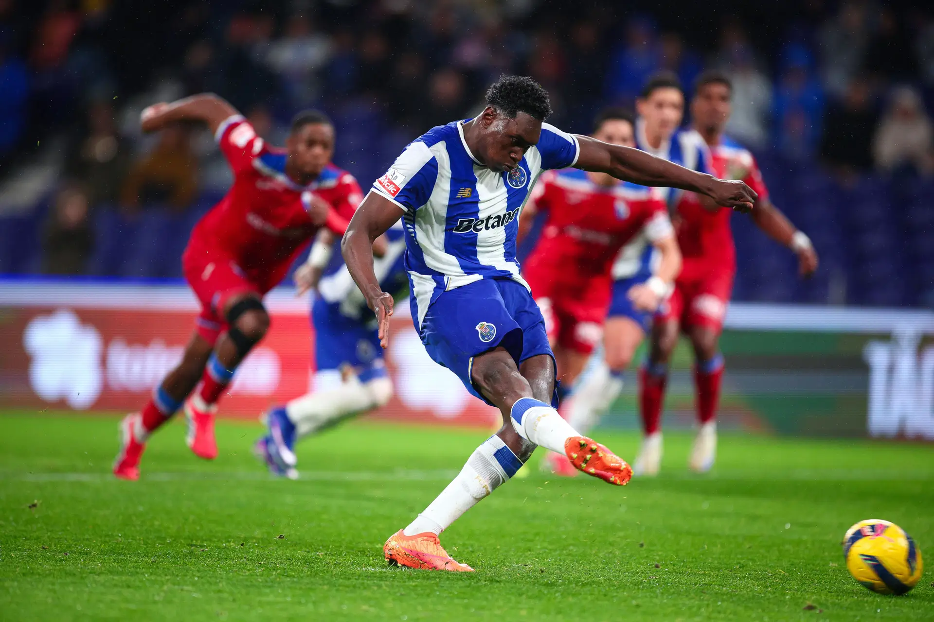 Samu inaugurou o marcador no Estádio do Dragão 
