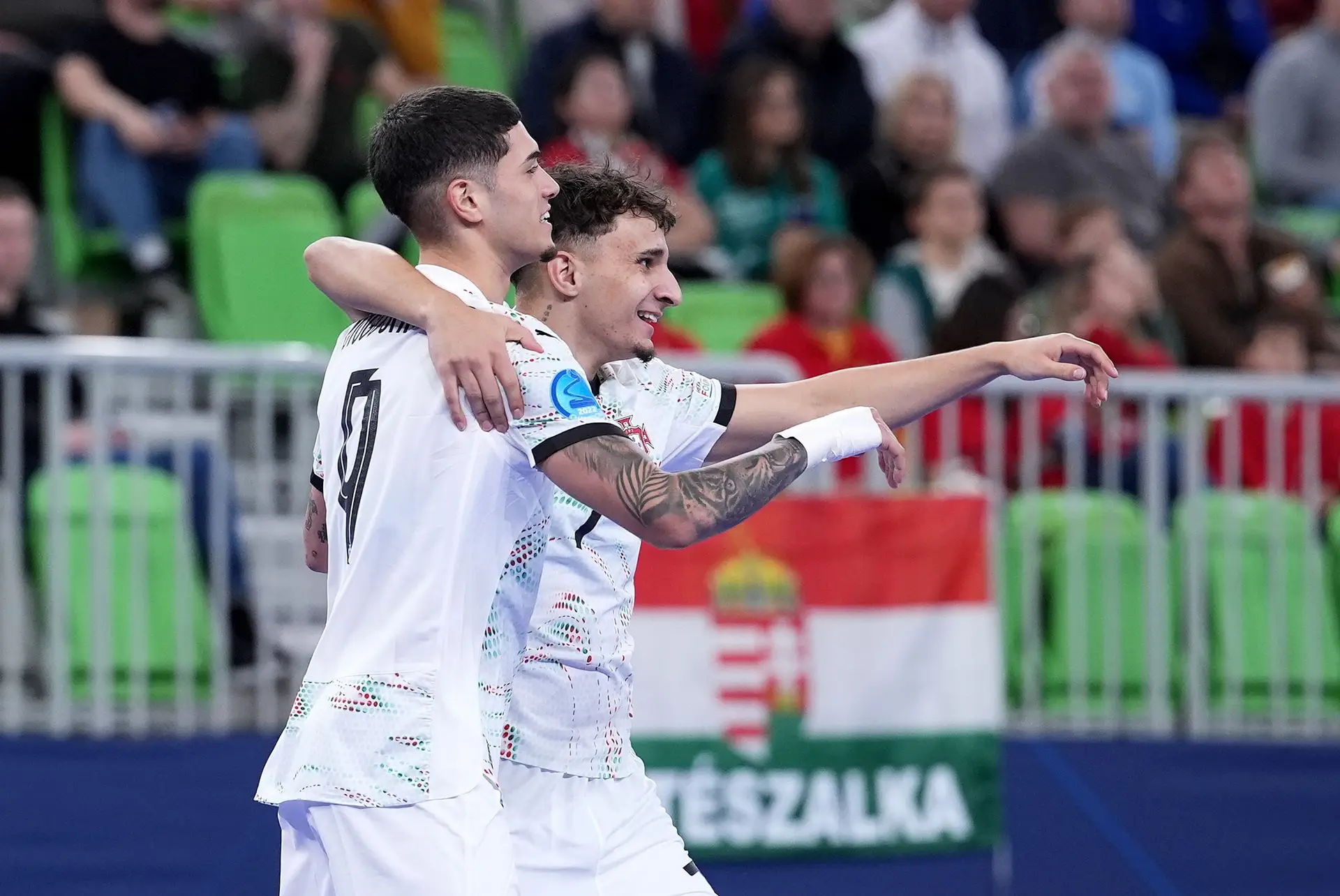 Foram cinco, podiam ter sido muitos mais: Portugal bate a Hungria e está nos quartos de final do Europeu de futsal