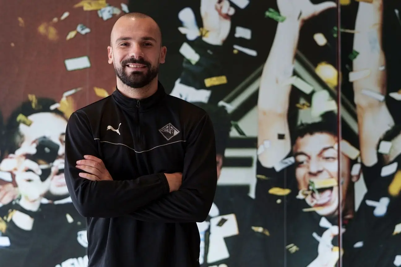 “No FC Porto, íamos à equipa principal,  rematávamos e o Helton nem se atirava: só de olhar, pela postura, sabia onde íamos chutar”