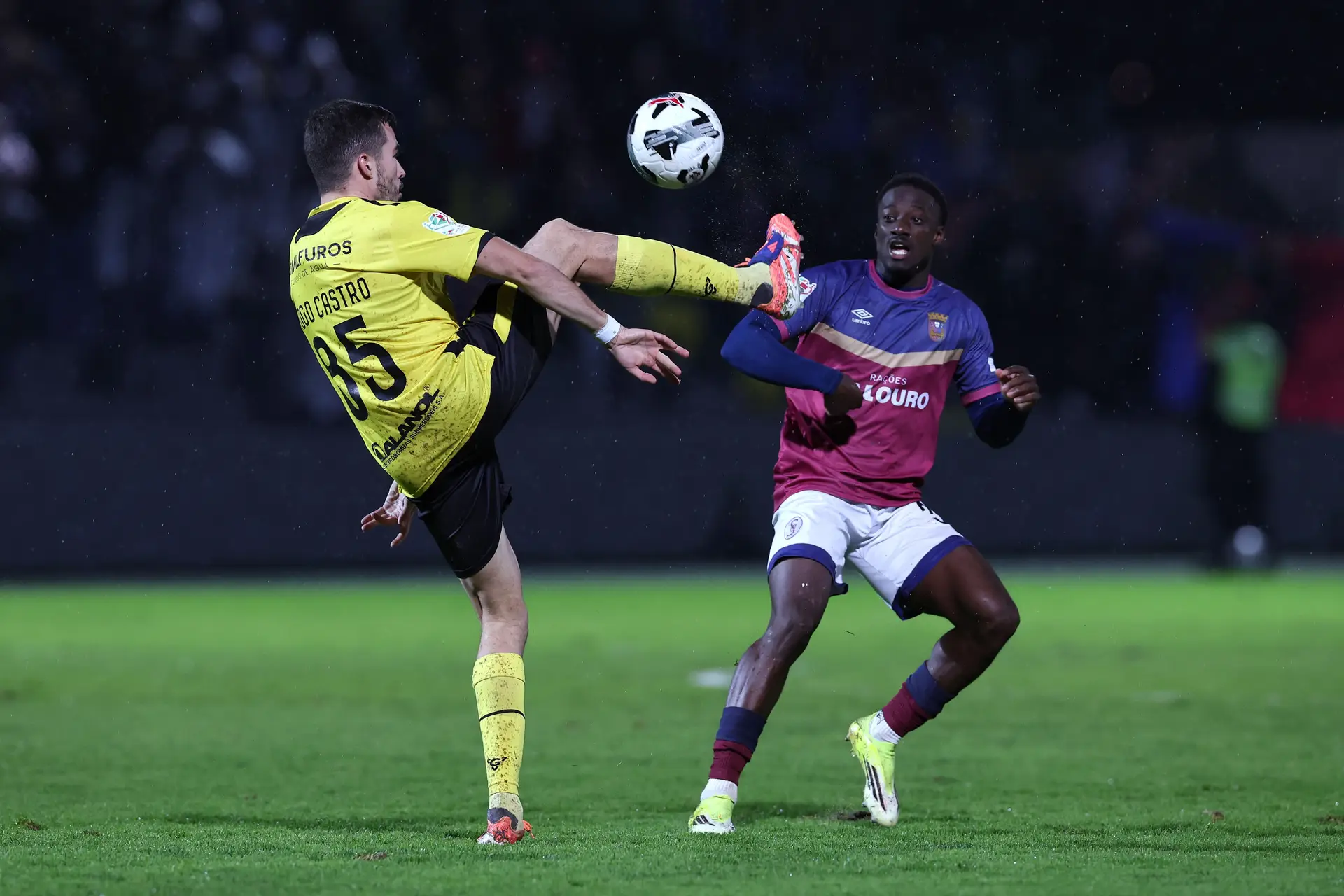 O jogo da 2ª mão está agendado (só) para 22 de abril